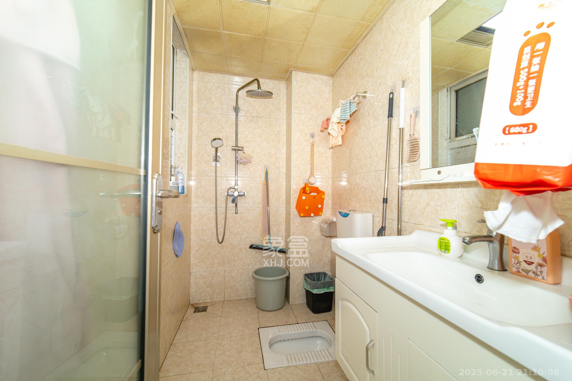 金科时代中心 3室2厅1卫 48.8万 金科时代中心 3室2厅1卫 48.8万卫生间