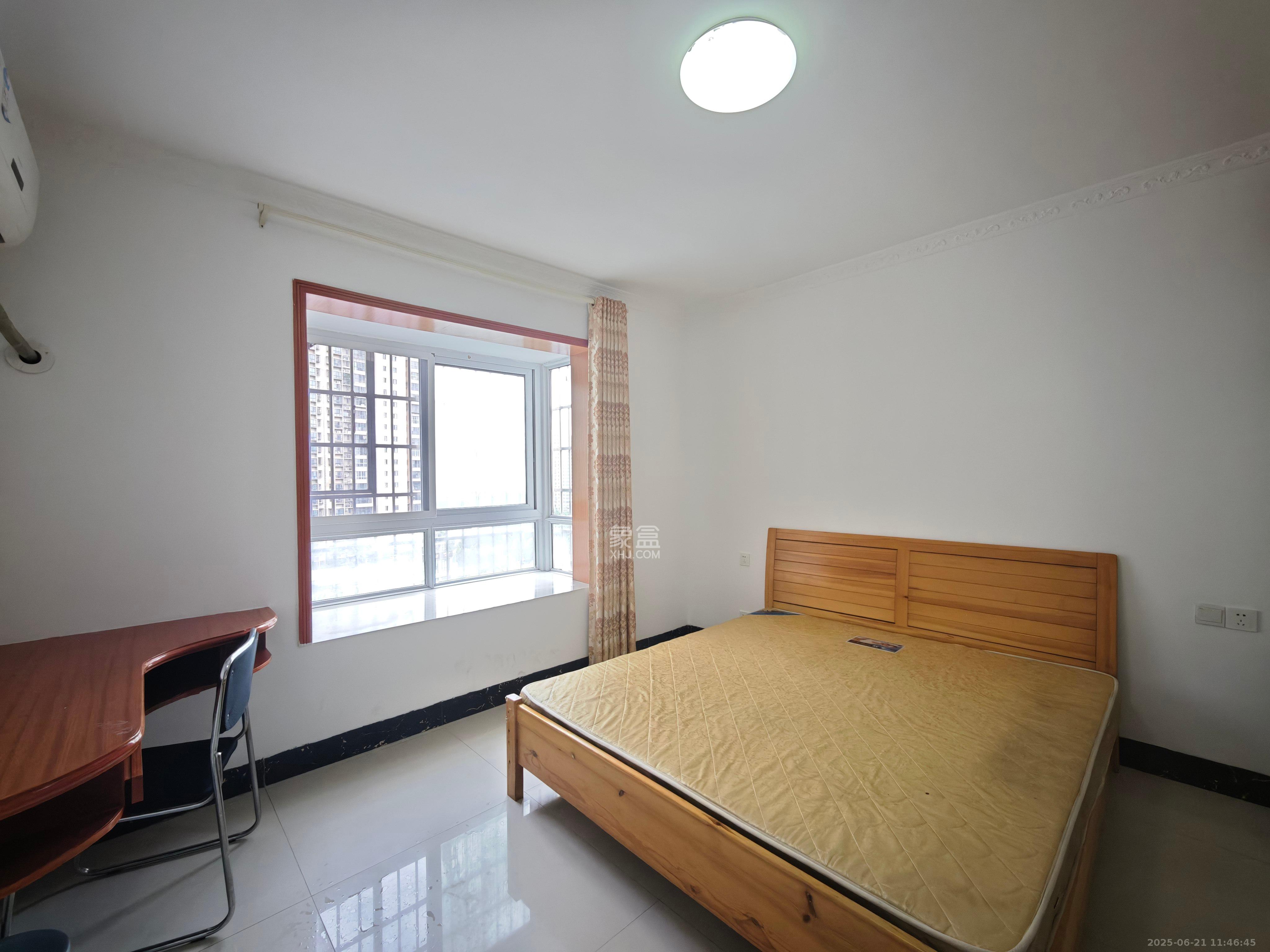 骑龙安置小区 4室2厅1卫 2500.0元/月 骑龙安置小区 4室2厅1卫 2500.0元/月室内图