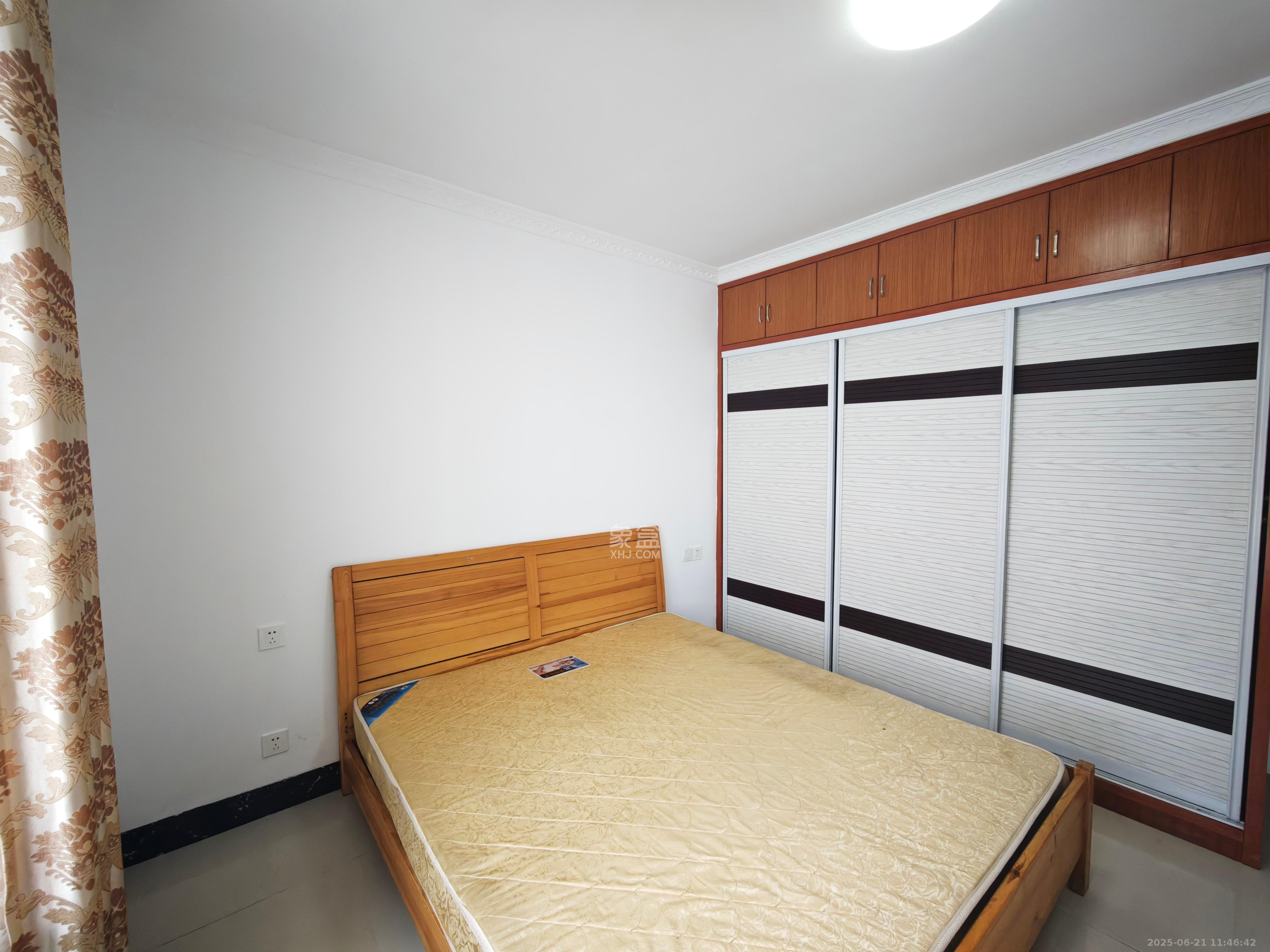 骑龙安置小区 4室2厅1卫 2500.0元/月 骑龙安置小区 4室2厅1卫 2500.0元/月室内图