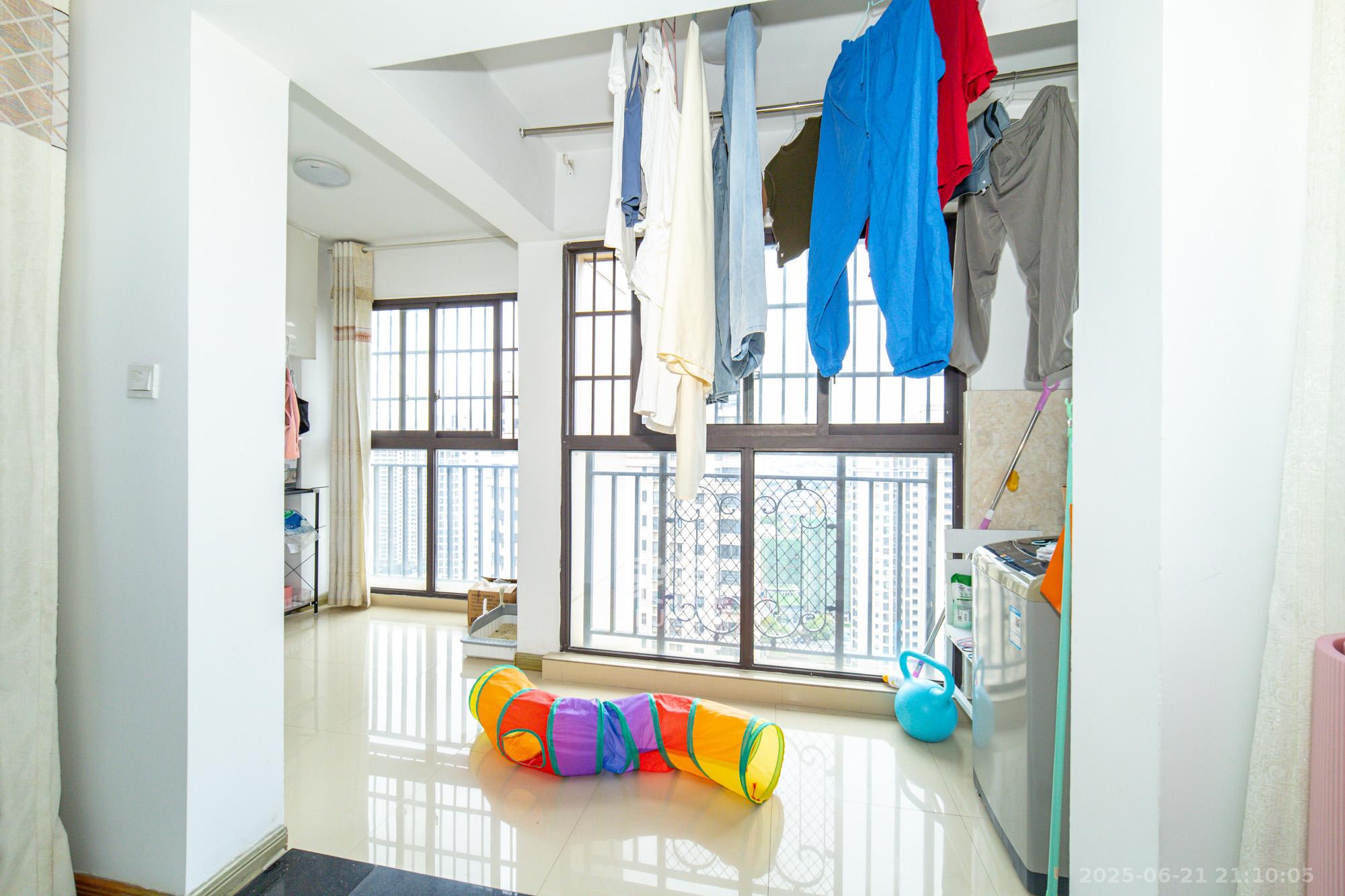 金科时代中心 3室2厅1卫 48.8万 金科时代中心 3室2厅1卫 48.8万阳台