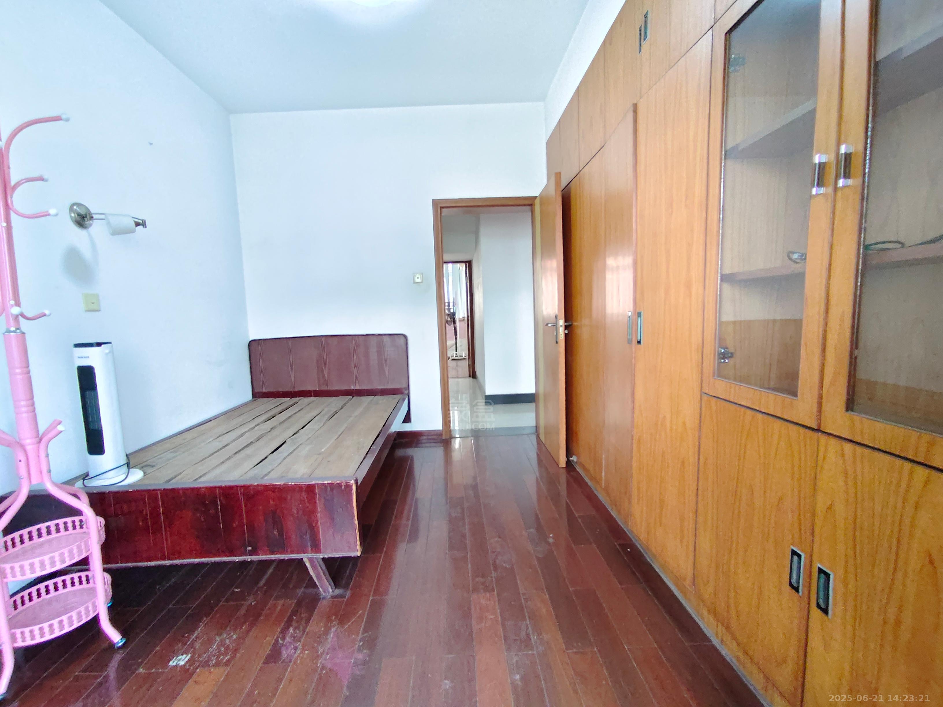 长城小区 4室2厅2卫 1350.0元/月 长城小区 4室2厅2卫 1350.0元/月室内图