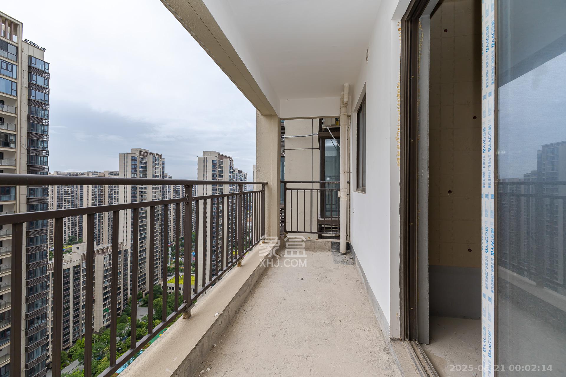 润和湘江天地D区 4室2厅2卫 139.0万 润和湘江天地D区 4室2厅2卫 139.0万阳台