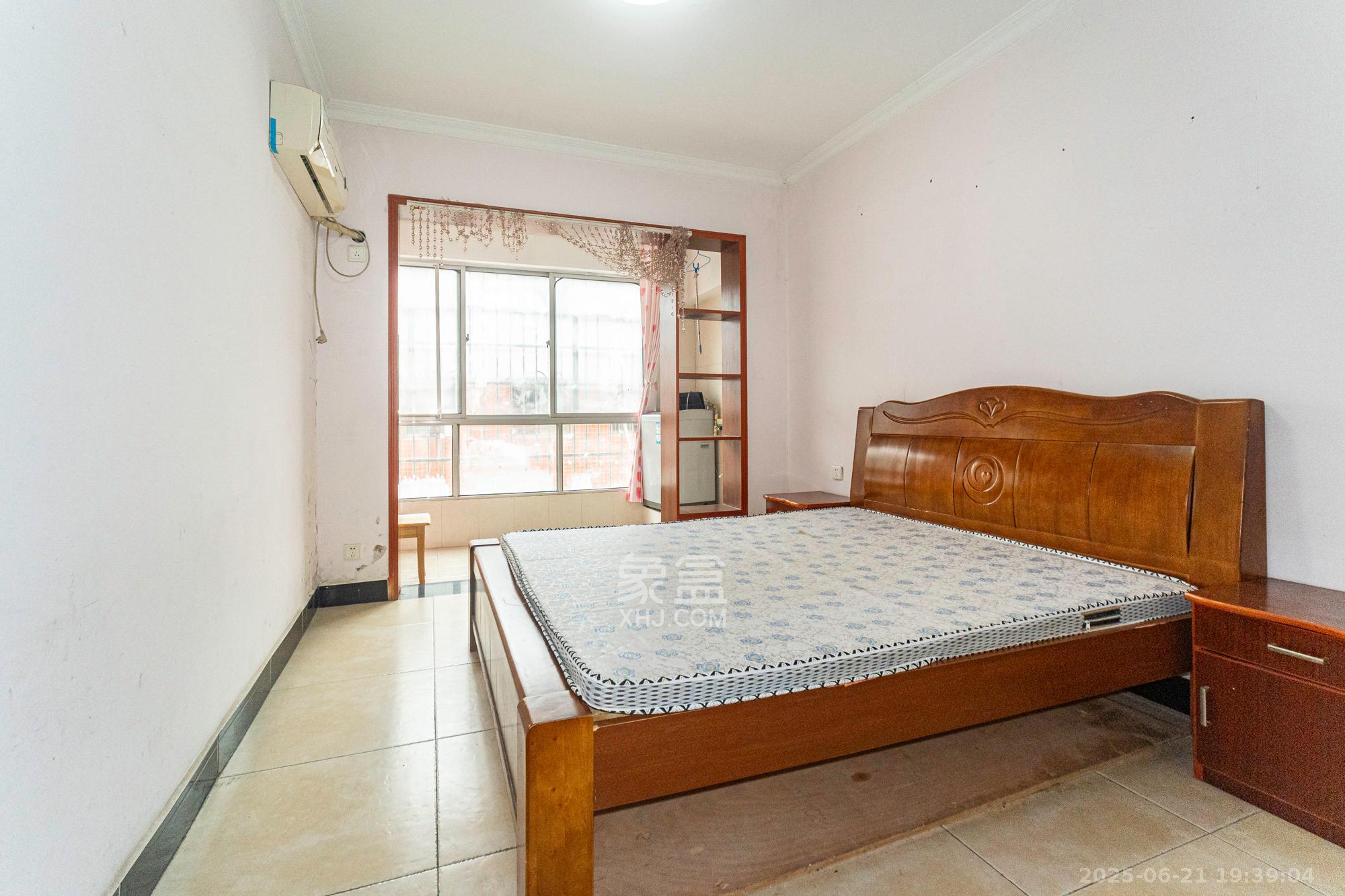 湘绣城 2室2厅1卫 36.0万 湘绣城 2室2厅1卫 36.0万卧室