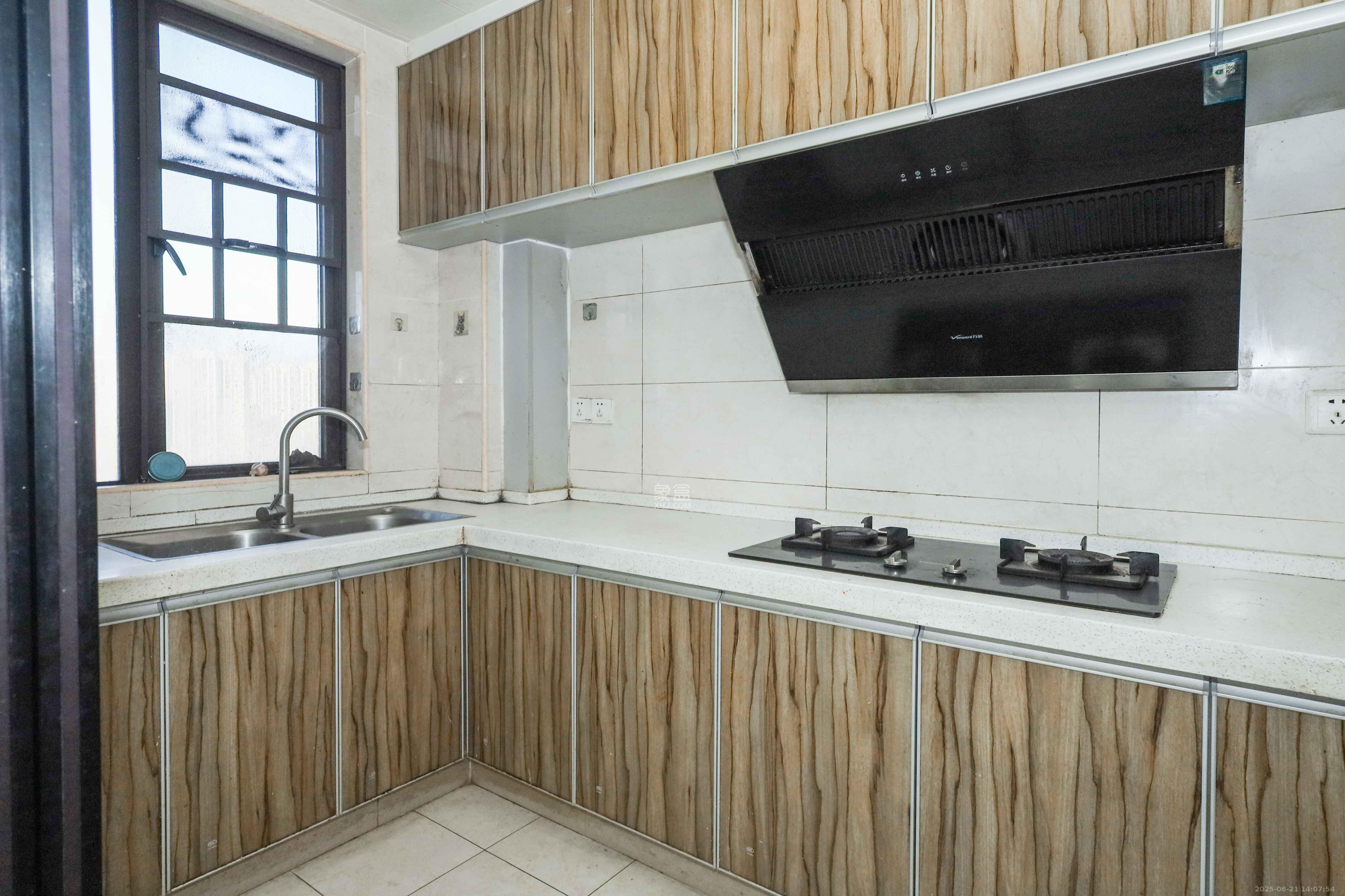 中国铁建梅溪青秀二期  4室2厅2卫    3200.0元/月室内图