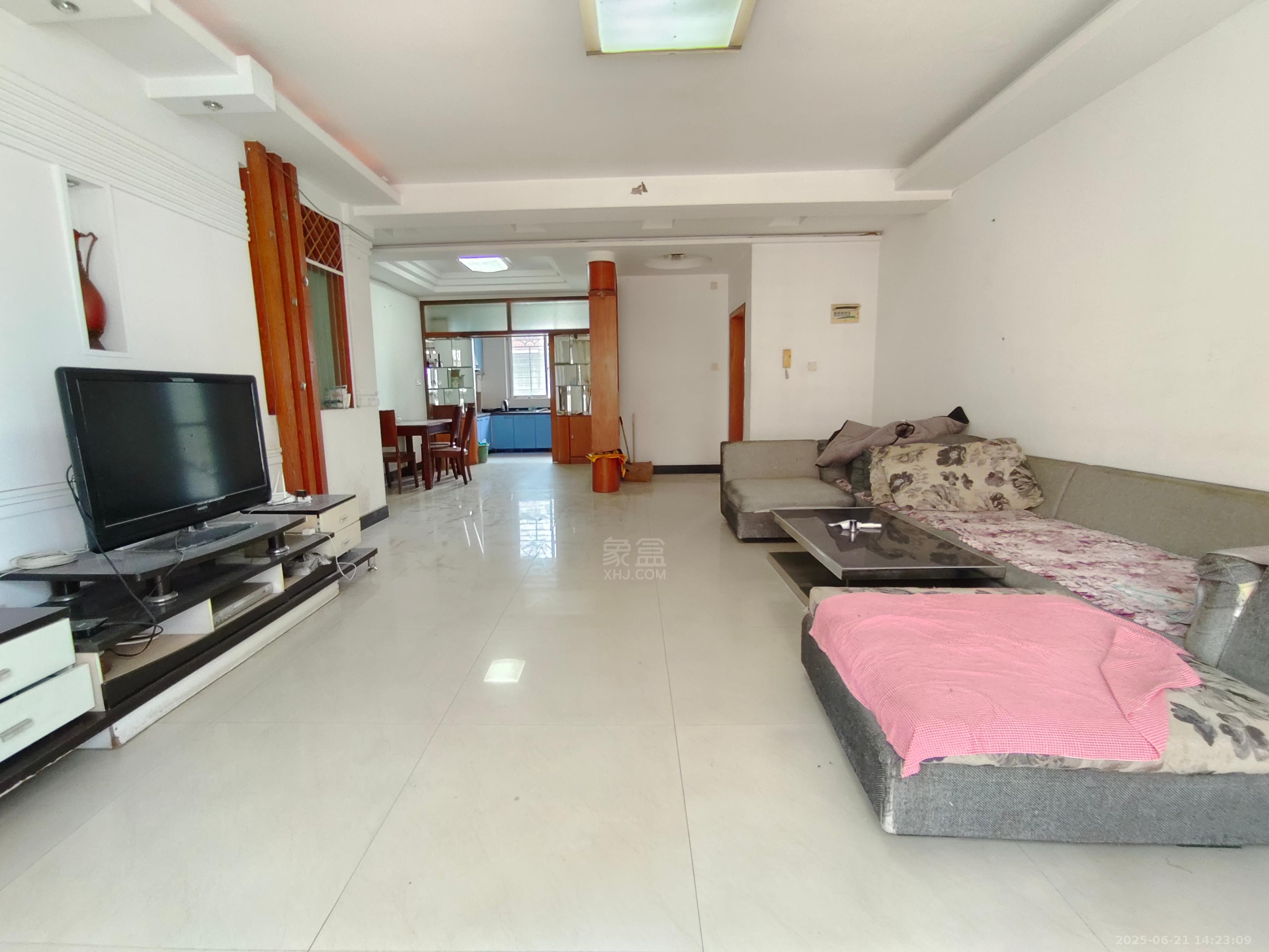 长城小区 4室2厅2卫 1350.0元/月 长城小区 4室2厅2卫 1350.0元/月室内图