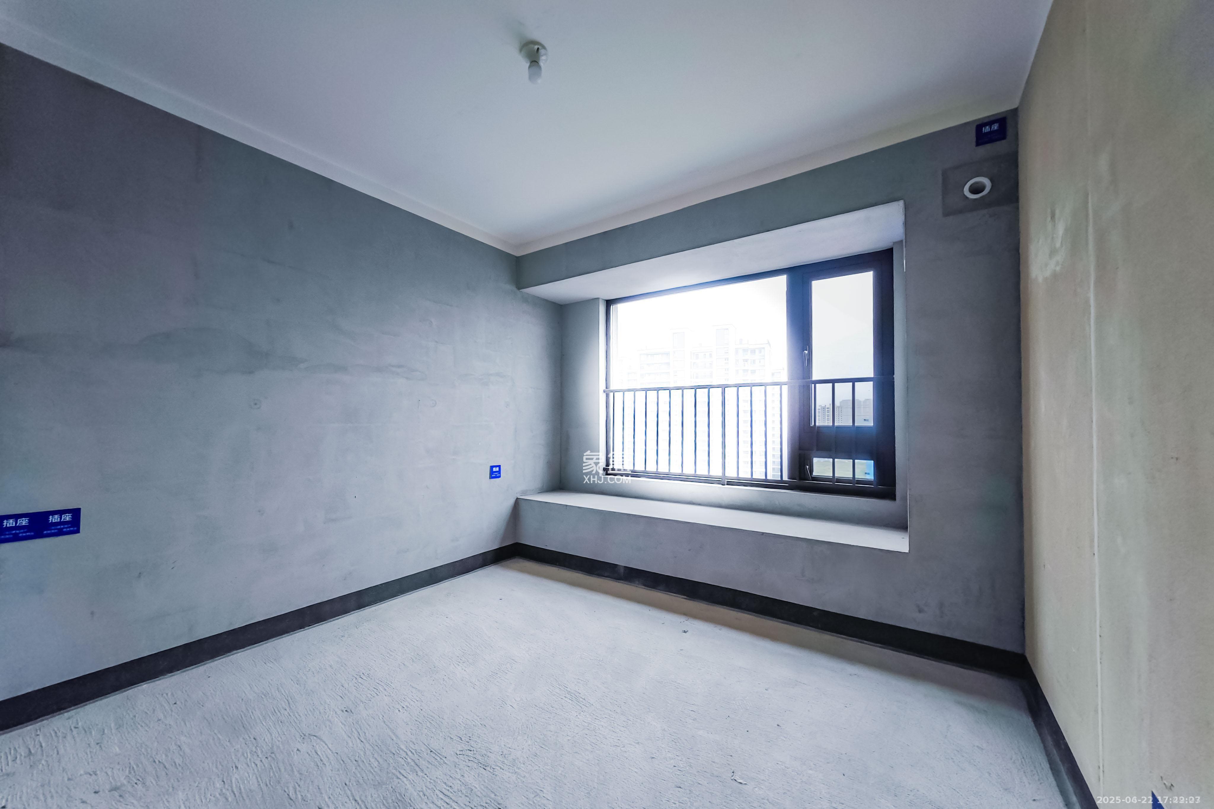 建发玖洲观澜  4室2厅2卫   168.00万客厅