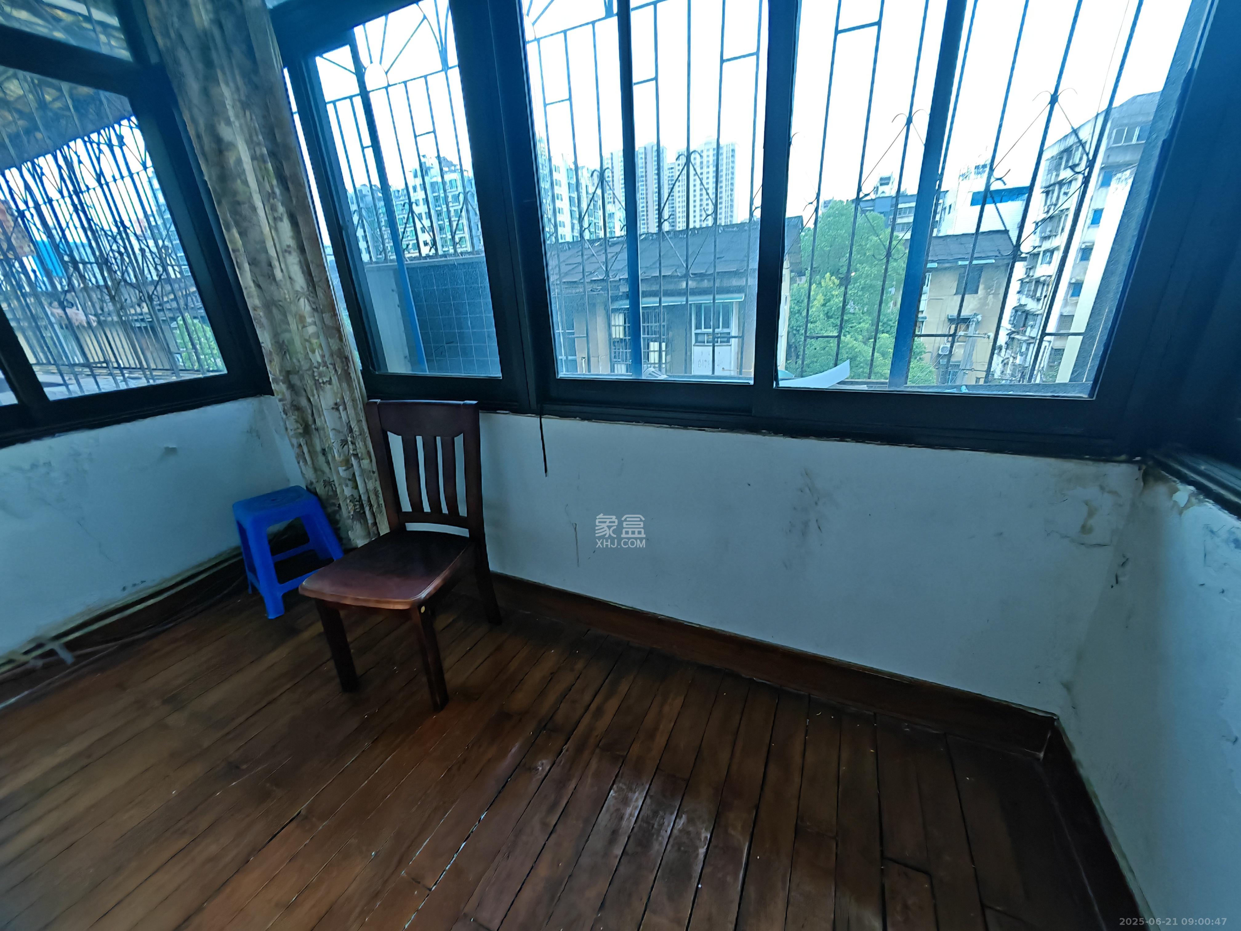 赛福尔公寓 3室1厅1卫 1000.0元/月 赛福尔公寓 3室1厅1卫 1000.0元/月室内图