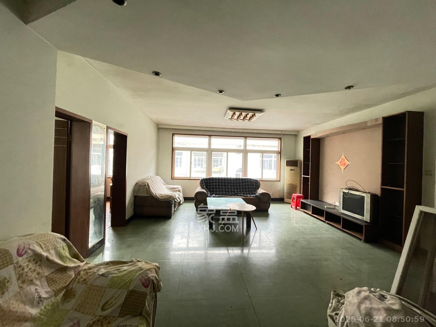 火炬村 3室1厅1卫 1500.0元/月 火炬村 3室1厅1卫 1500.0元/月室内图