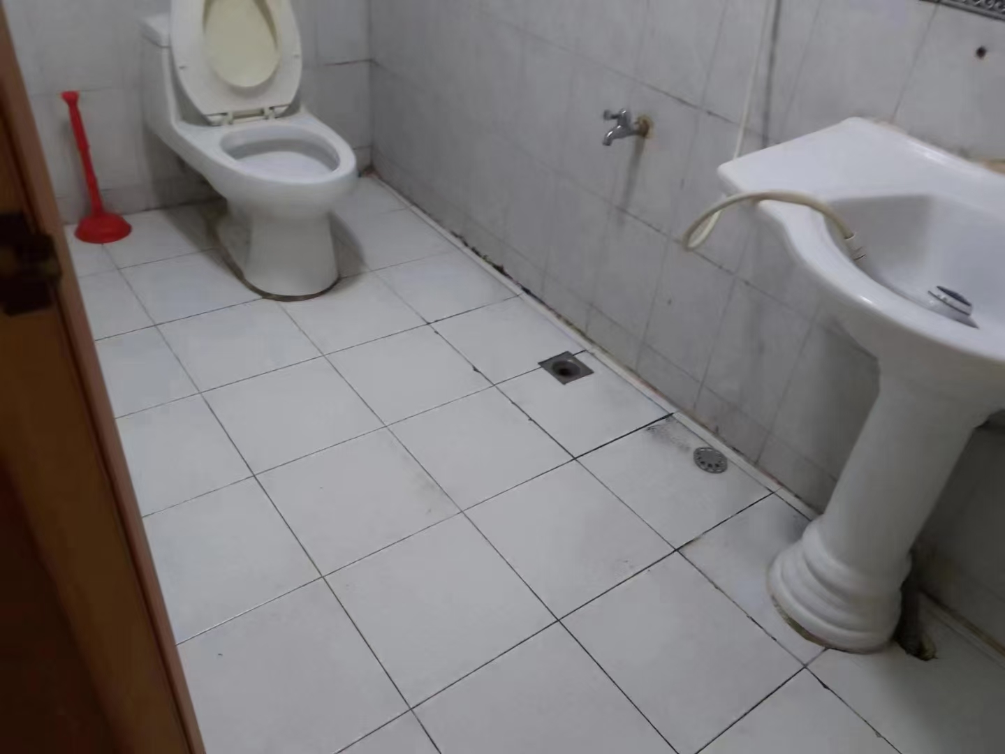 群芳花园 3室2厅2卫 2600.0元/月 群芳花园 3室2厅2卫 2600.0元/月室内图