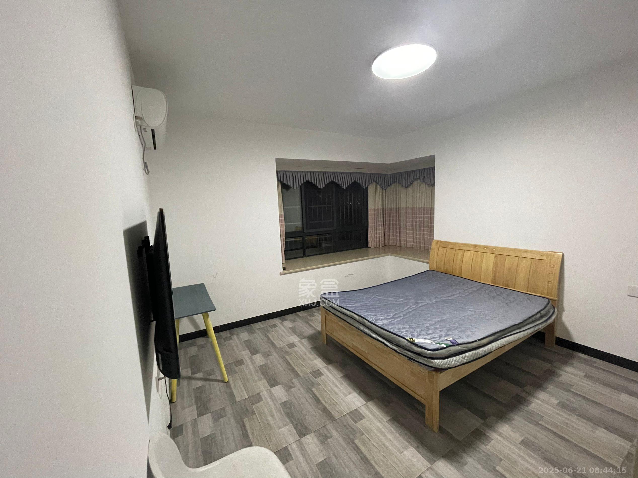 岳鞍阁小区  1室1厅1卫   1500.00元/月室内图