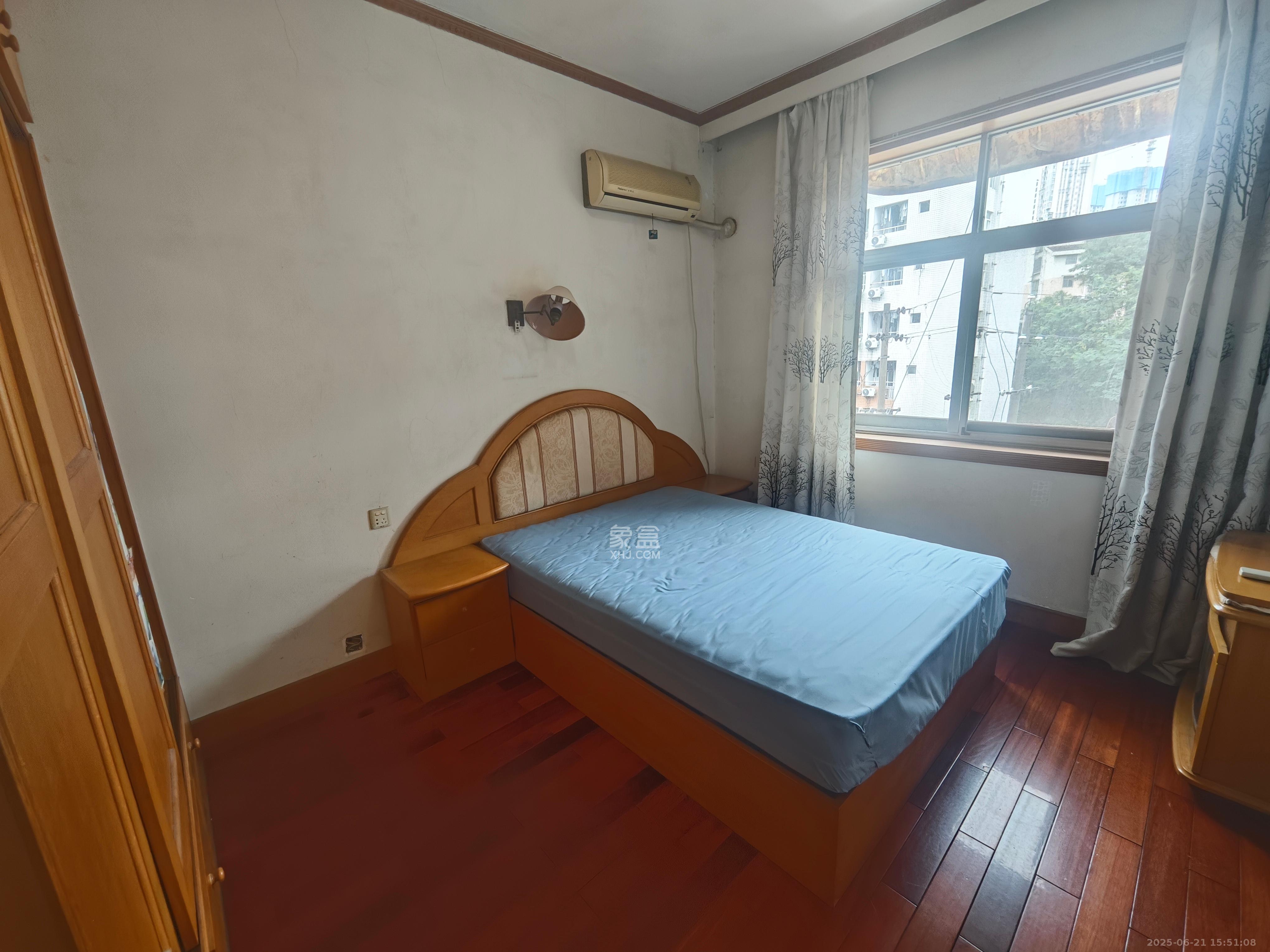 望岳村  3室2厅1卫   2000.00元/月室内图