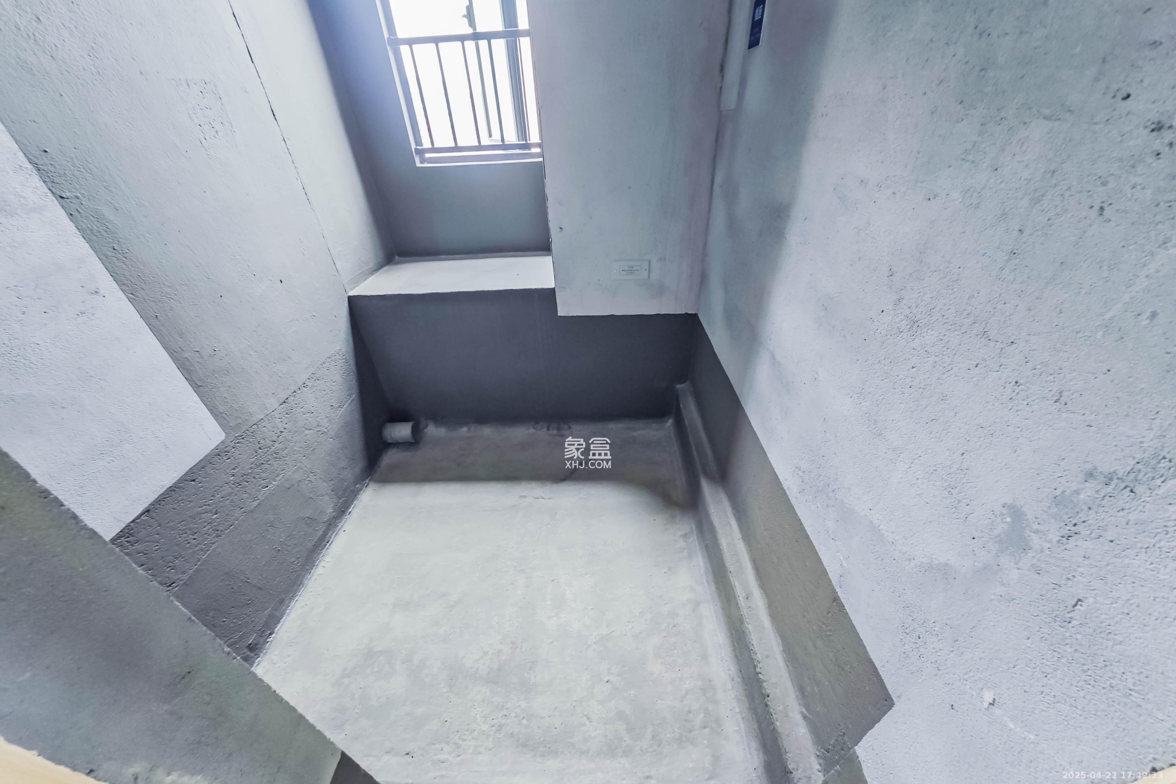 建发玖洲观澜  4室2厅2卫   168.00万客厅