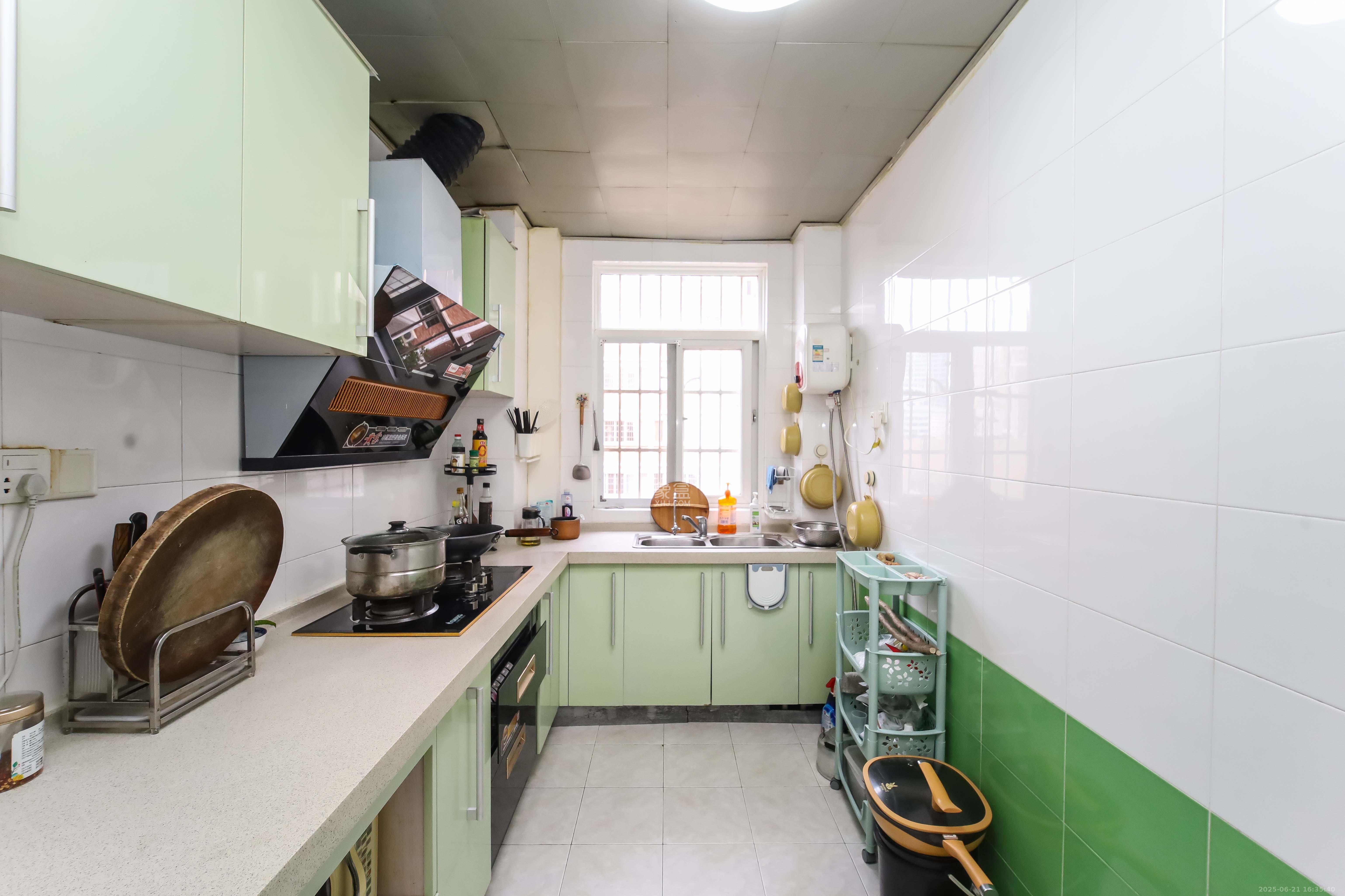 嘉盛逸林园(新合村综合楼) 3室2厅2卫 102.0万 嘉盛逸林园(新合村综合楼) 3室2厅2卫 102.0万厨房