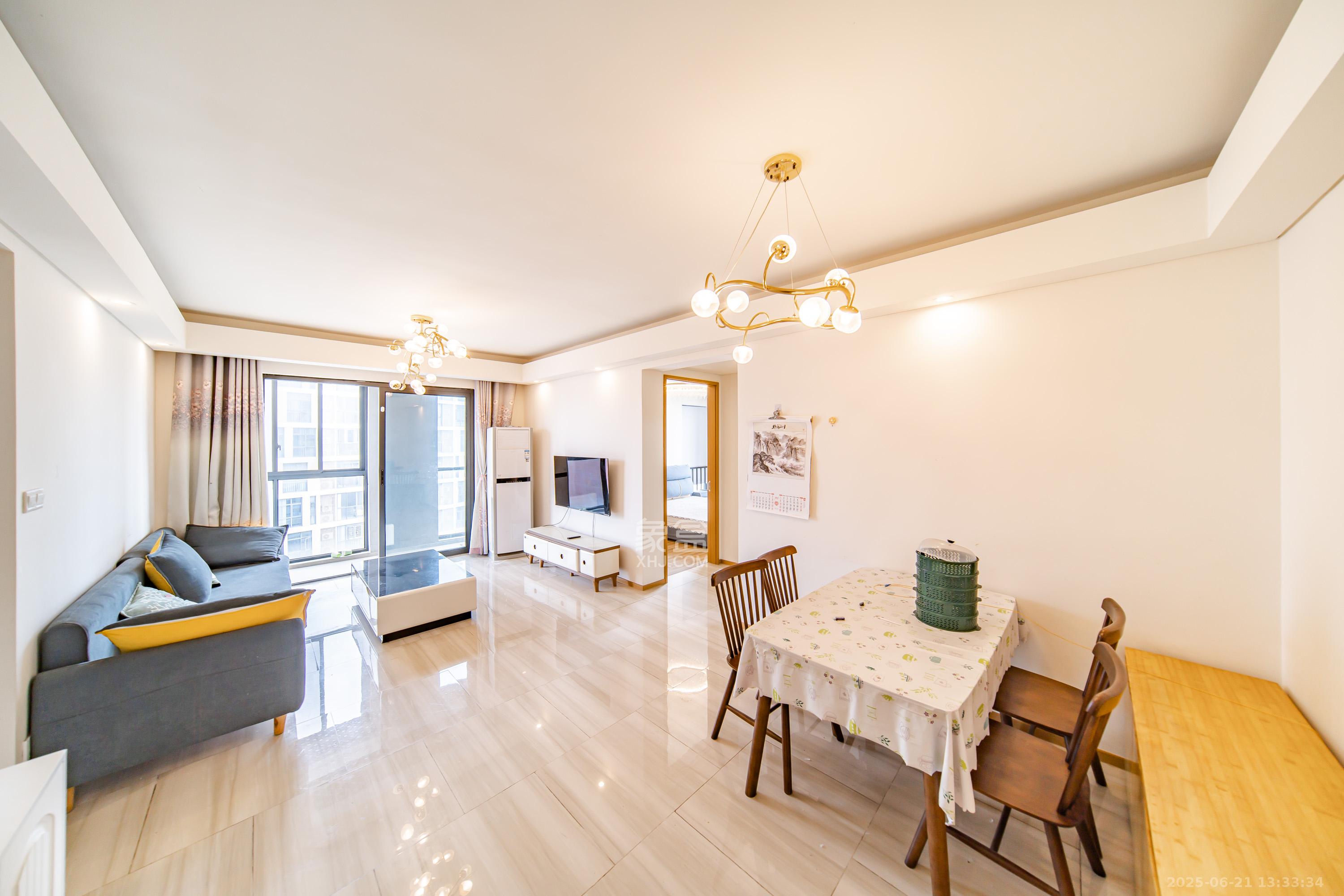 阳光100一期、四五期  3室2厅1卫    95.0万客厅