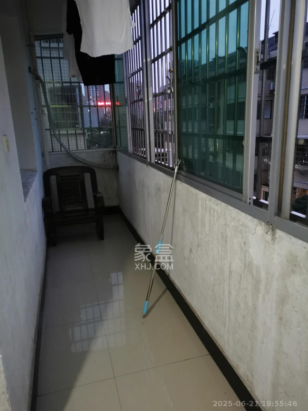 红旗雅居  2室1厅1卫    1800.0元/月室内图