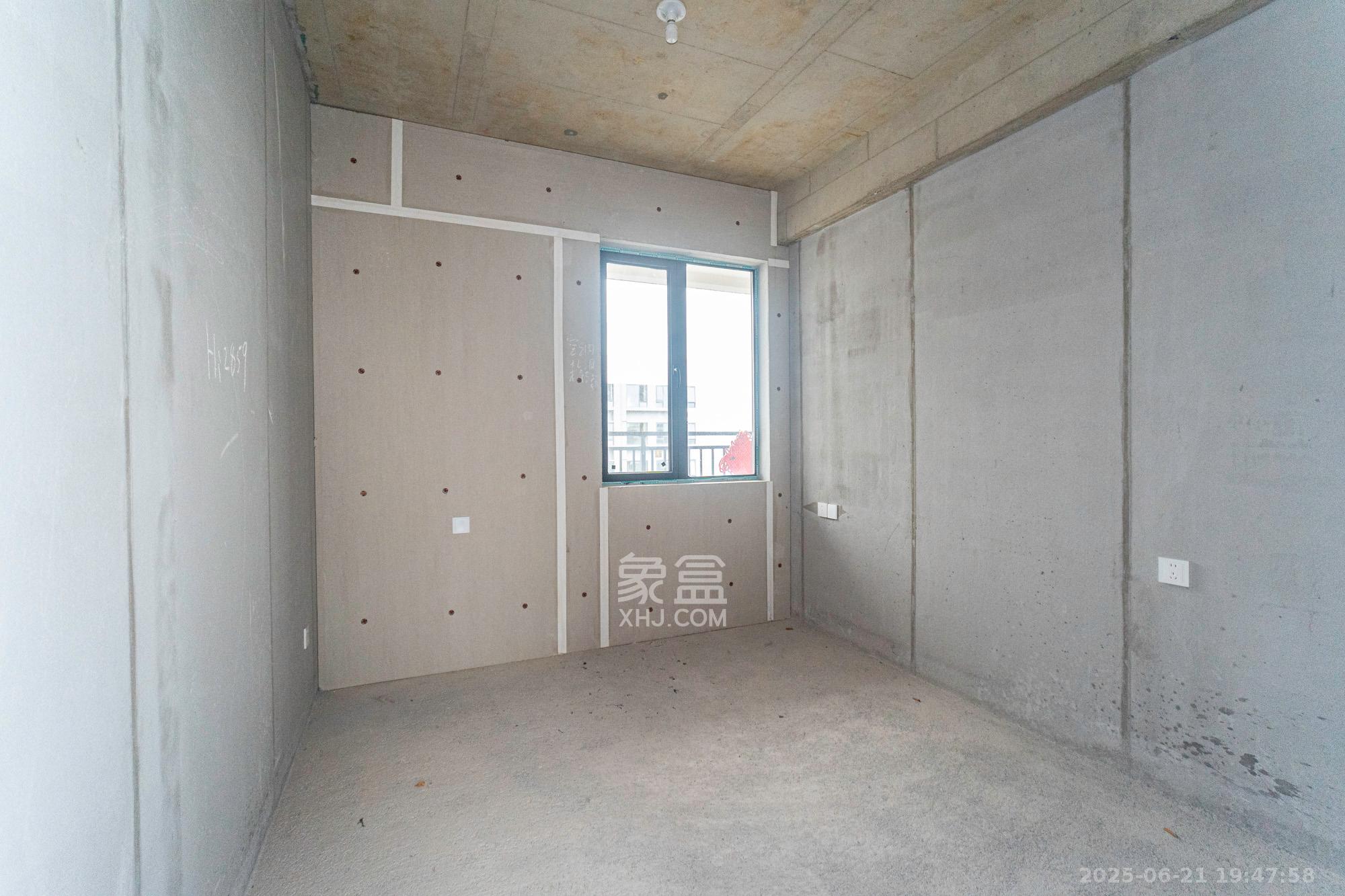 和顺府  4室2厅2卫    101.8万 和顺府  4室2厅2卫    101.8万卧室