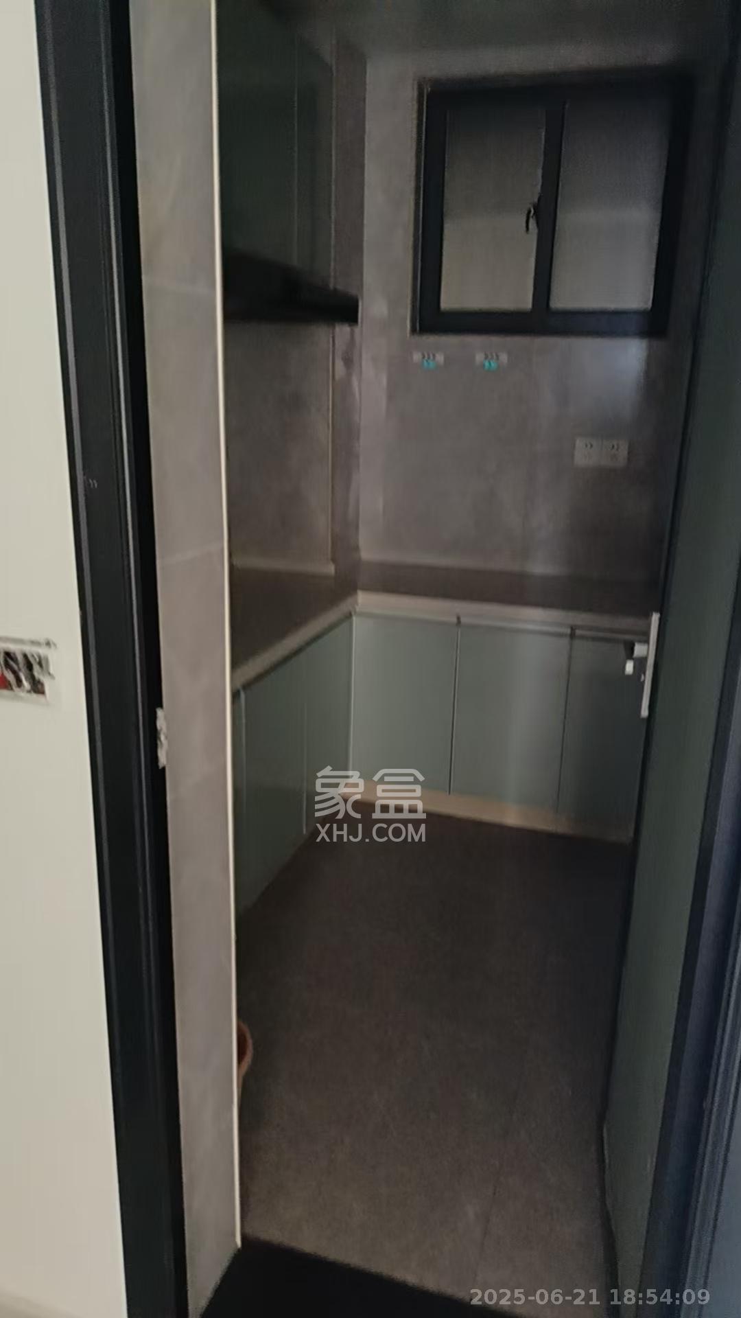 剑桥名门  2室1厅1卫    2300.0元/月室内图