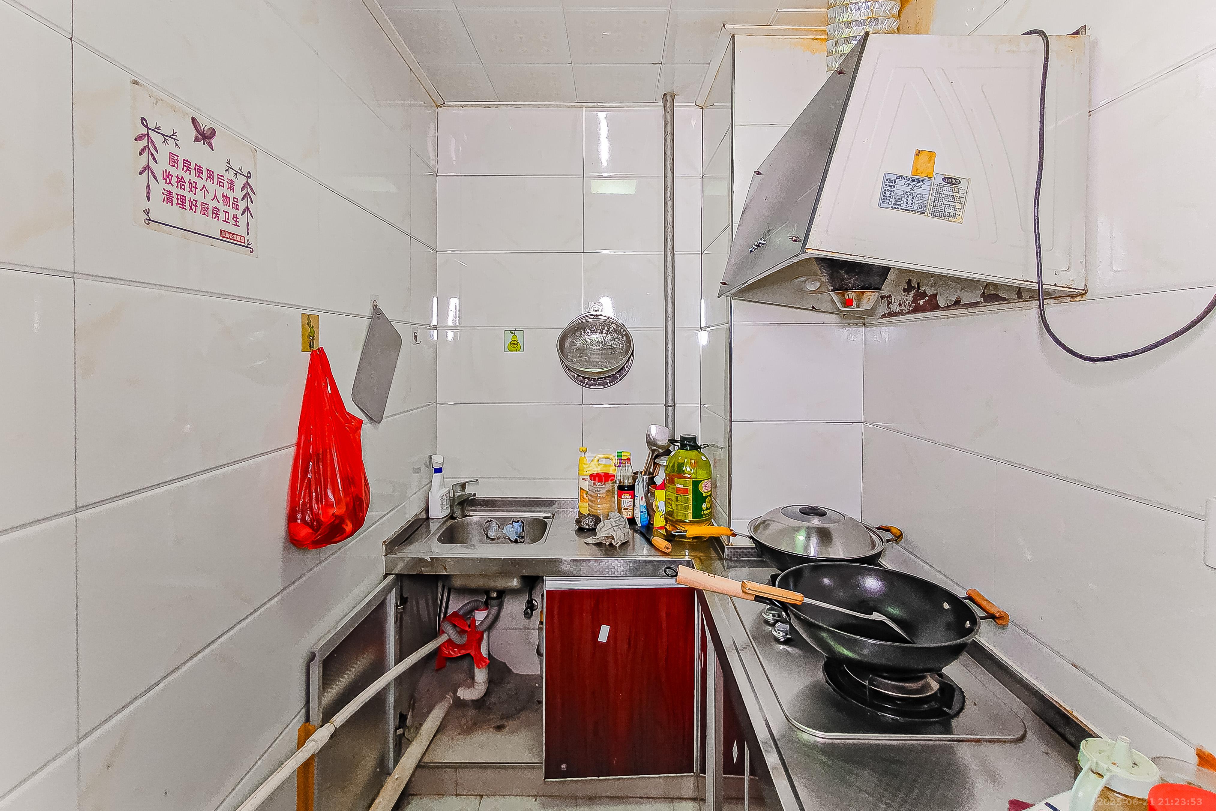 华润凤凰城三期 5室2厅3卫 129.8万 华润凤凰城三期 5室2厅3卫 129.8万厨房