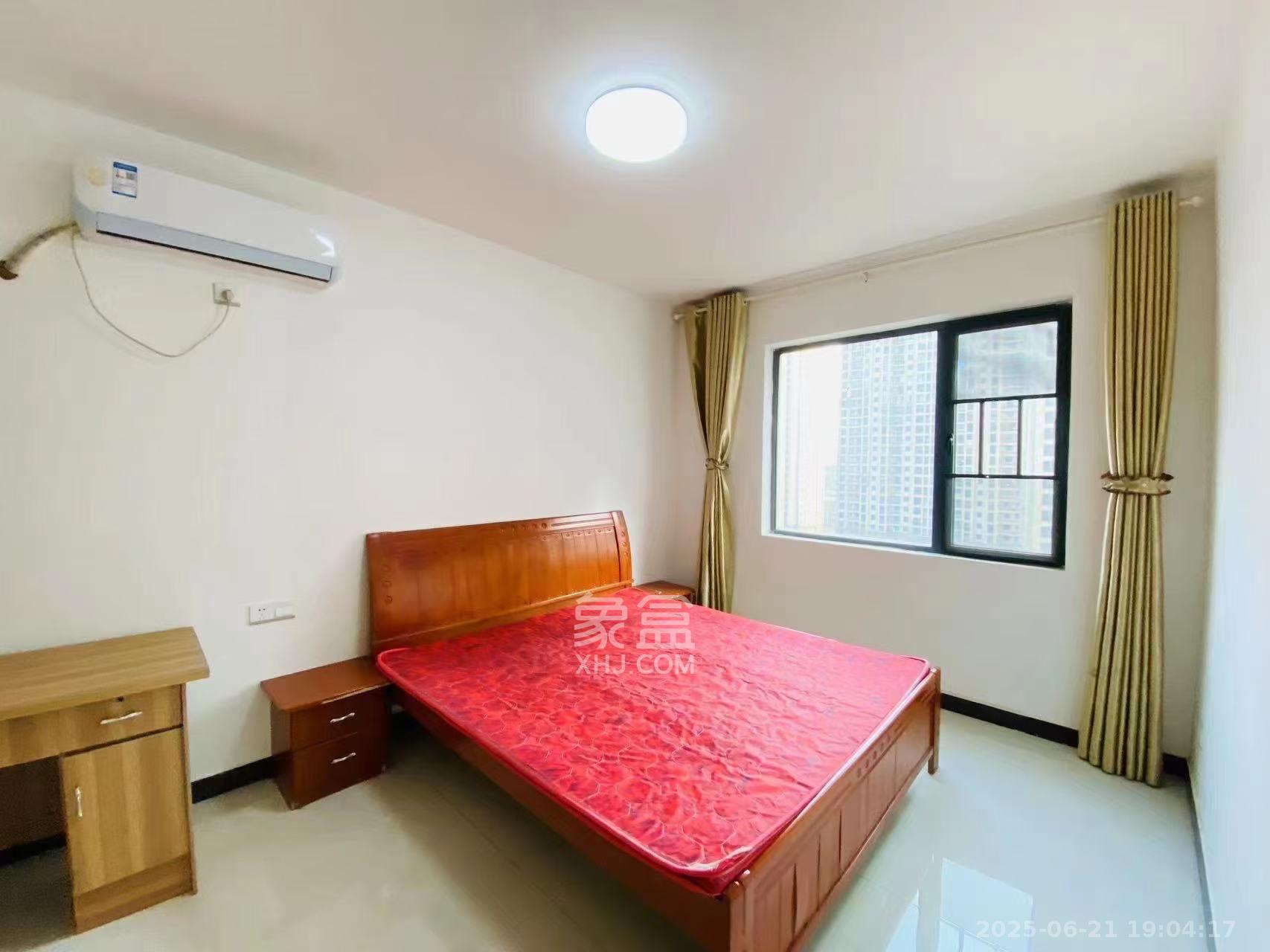 泰龙华府 3室2厅1卫 2200.0元/月 泰龙华府 3室2厅1卫 2200.0元/月室内图