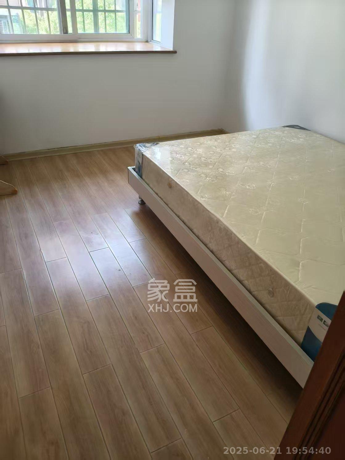芙蓉环卫公寓  4室2厅2卫   2200.00元/月室内图