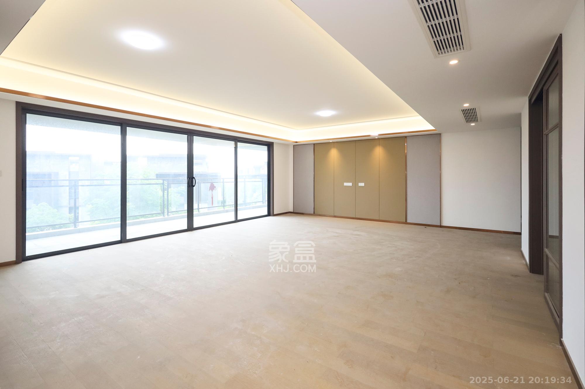 长沙万境潇湘  5室2厅3卫   272.00万