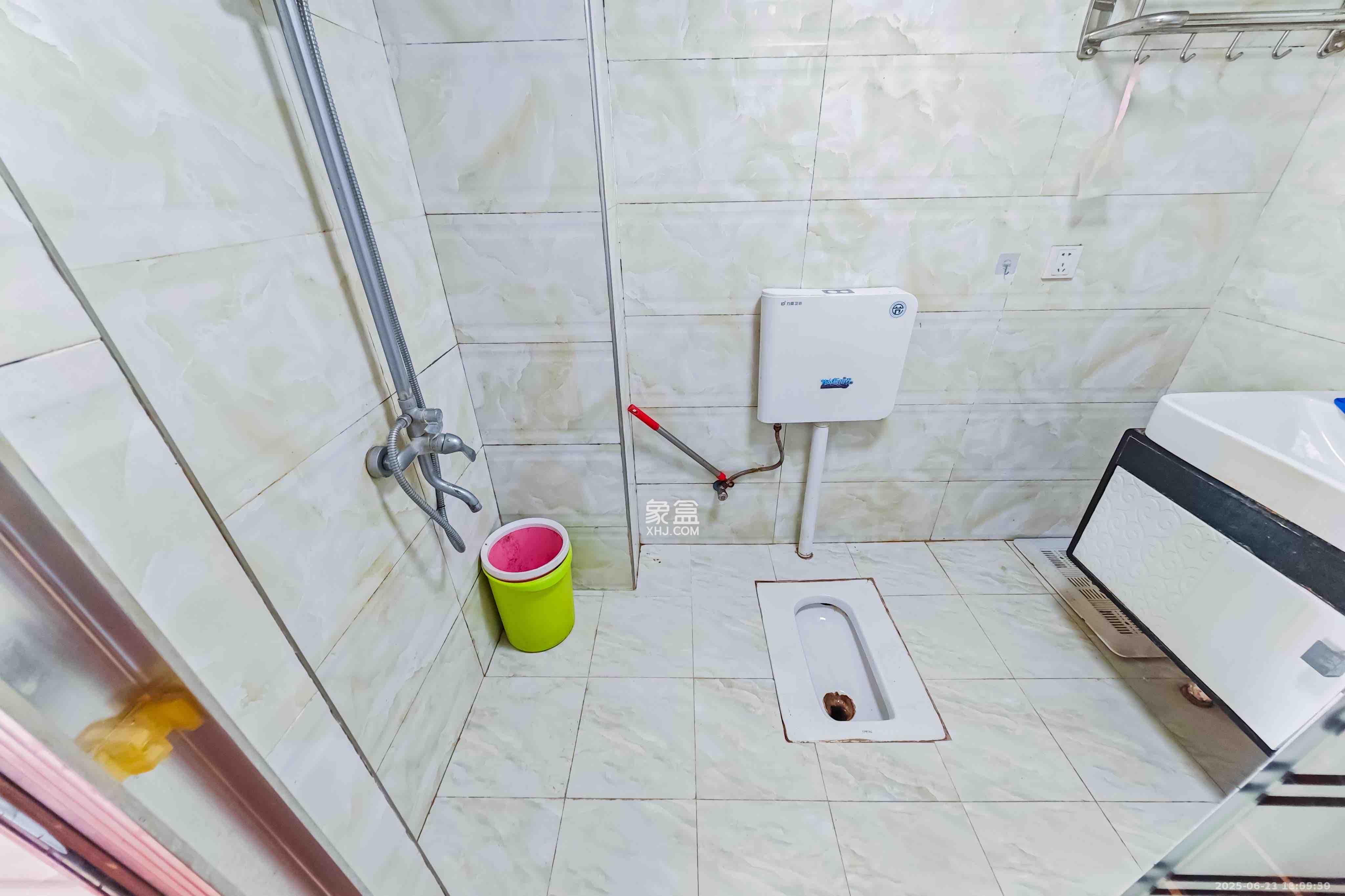 金色loft(鑫秋大厦)  2室2厅1卫    2000.0元/月 金色loft(鑫秋大厦)  2室2厅1卫    2000.0元/月室内图