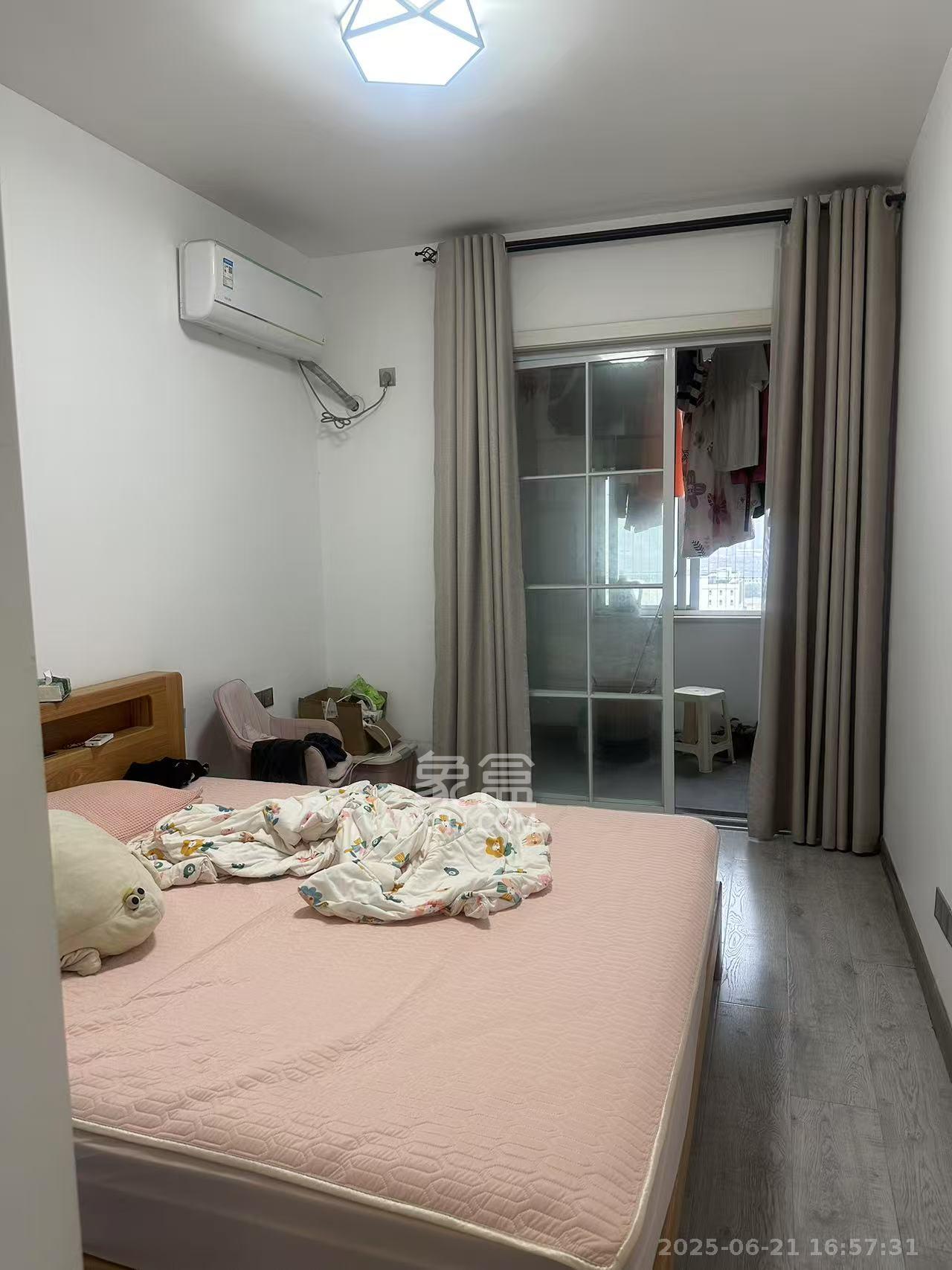 上河国际B座  3室2厅1卫   2600.00元/月室内图