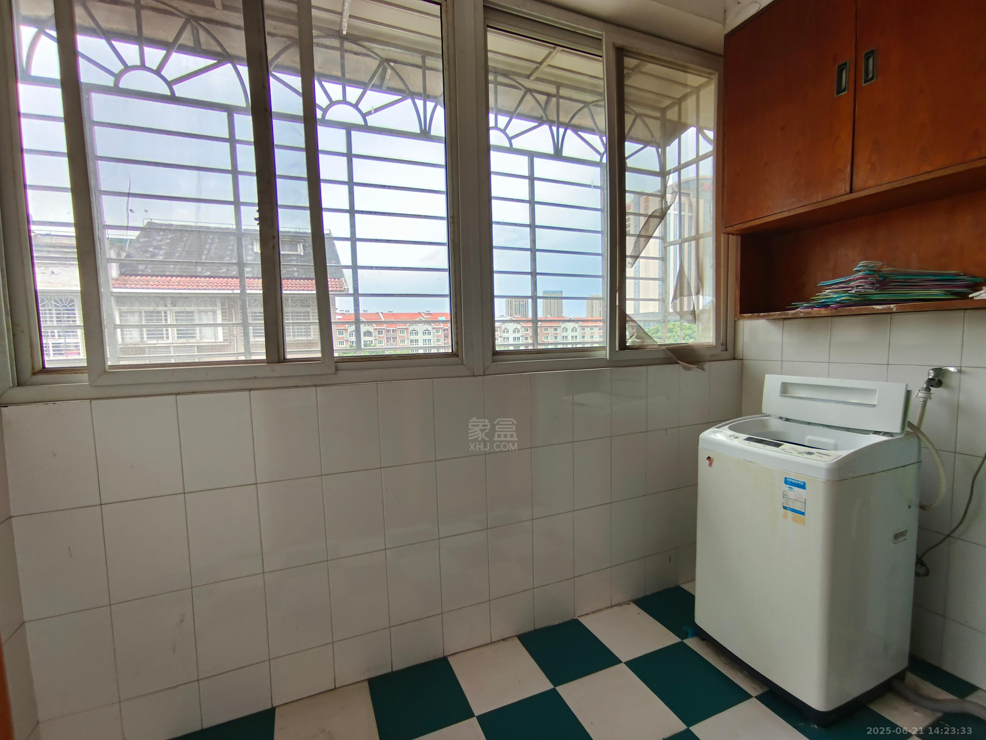 长城小区 4室2厅2卫 1350.0元/月 长城小区 4室2厅2卫 1350.0元/月室内图