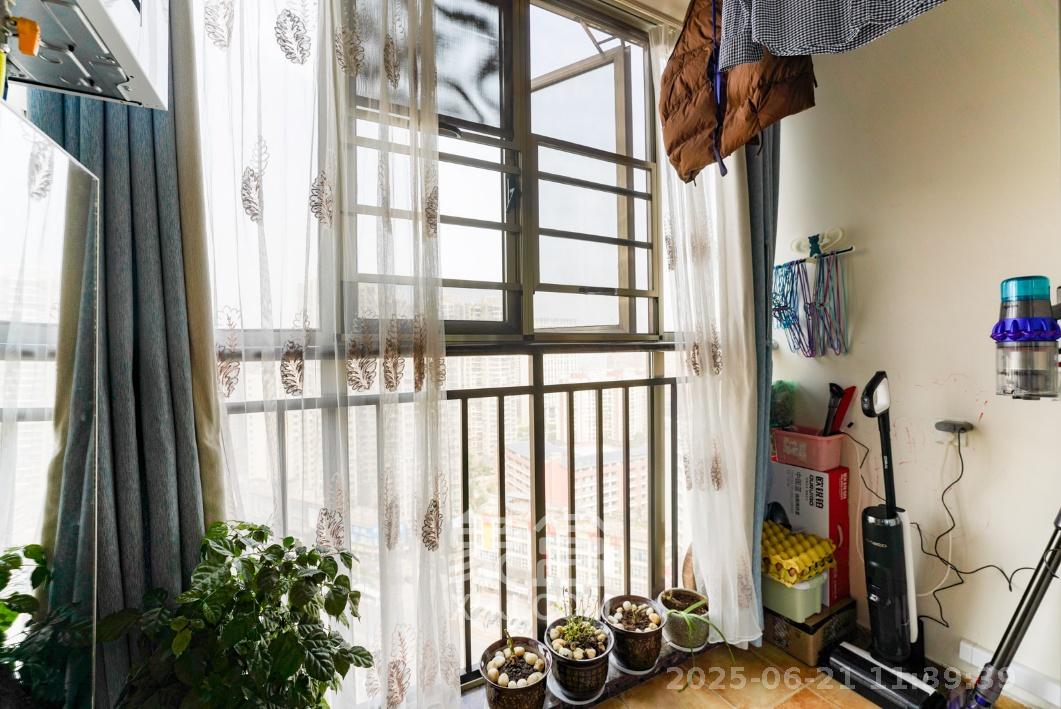 富兴嘉城(富兴汇中央) 3室2厅2卫 128.0万 富兴嘉城(富兴汇中央) 3室2厅2卫 128.0万阳台