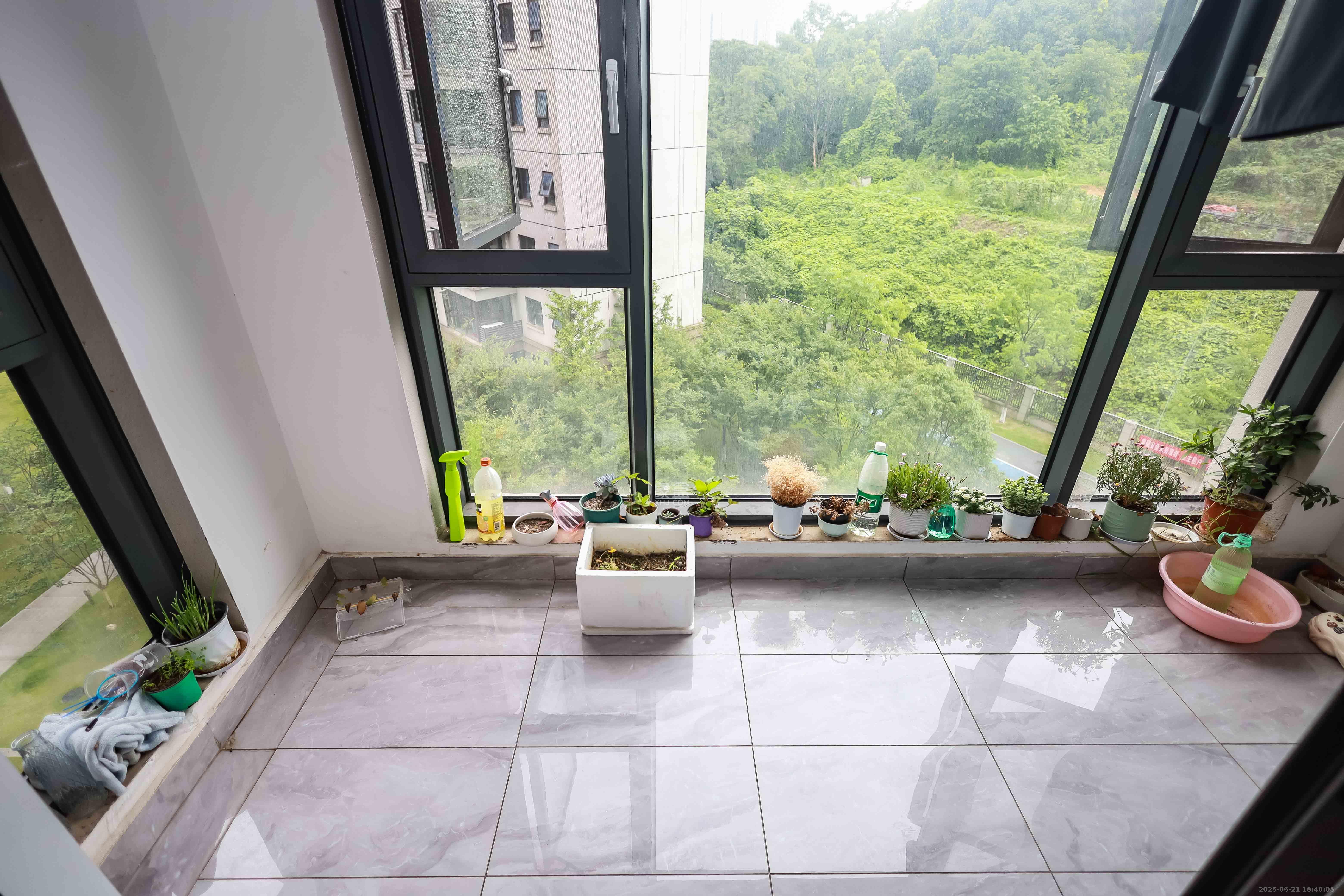 金基芳华 3室2厅2卫 105.0万 金基芳华 3室2厅2卫 105.0万阳台