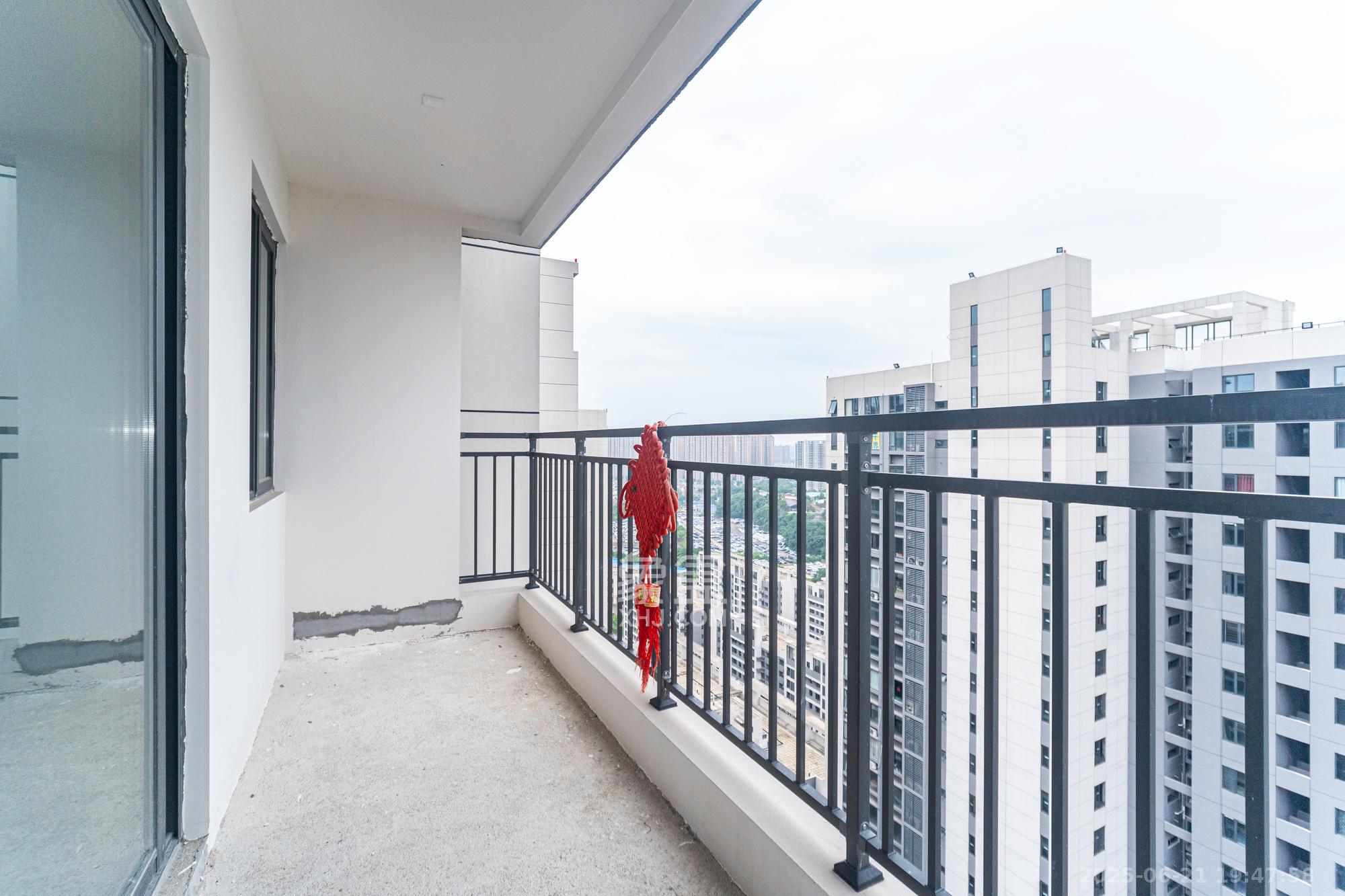 和顺府  4室2厅2卫    101.8万 和顺府  4室2厅2卫    101.8万阳台