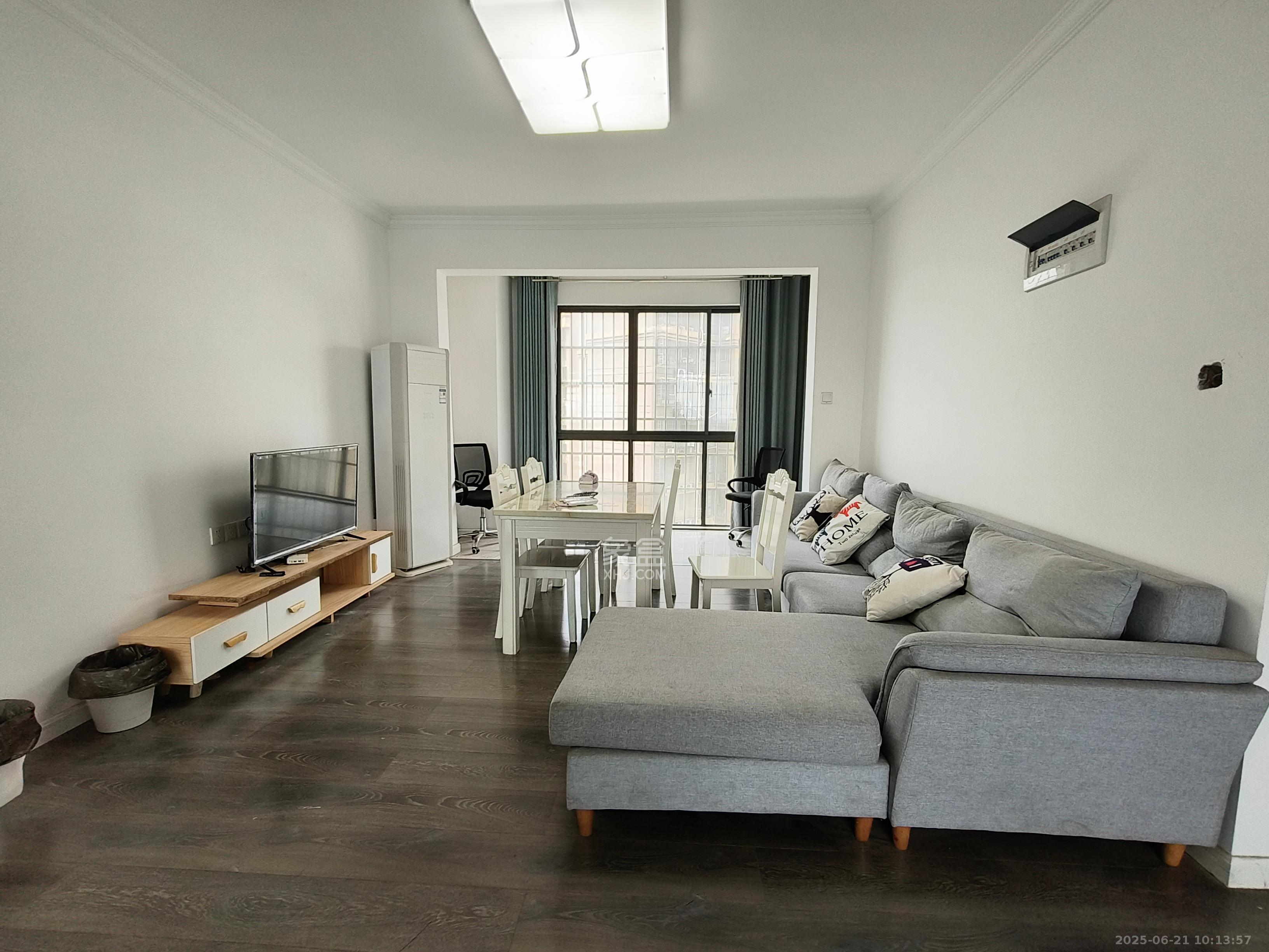 光明城市(星辰青年城) 5室2厅2卫 2200.0元/月 光明城市(星辰青年城) 5室2厅2卫 2200.0元/月室内图