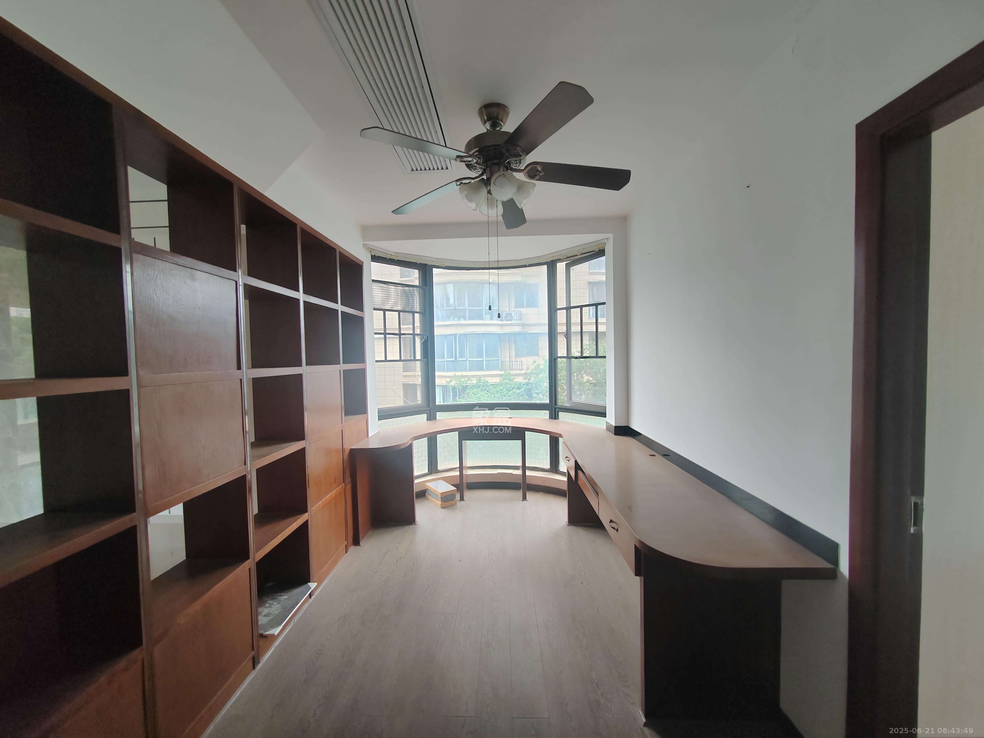 保利城(中航城国际社区、郡原美村) 4室2厅1卫 3800.0元/月 保利城(中航城国际社区、郡原美村) 4室2厅1卫 3800.0元/月室内图