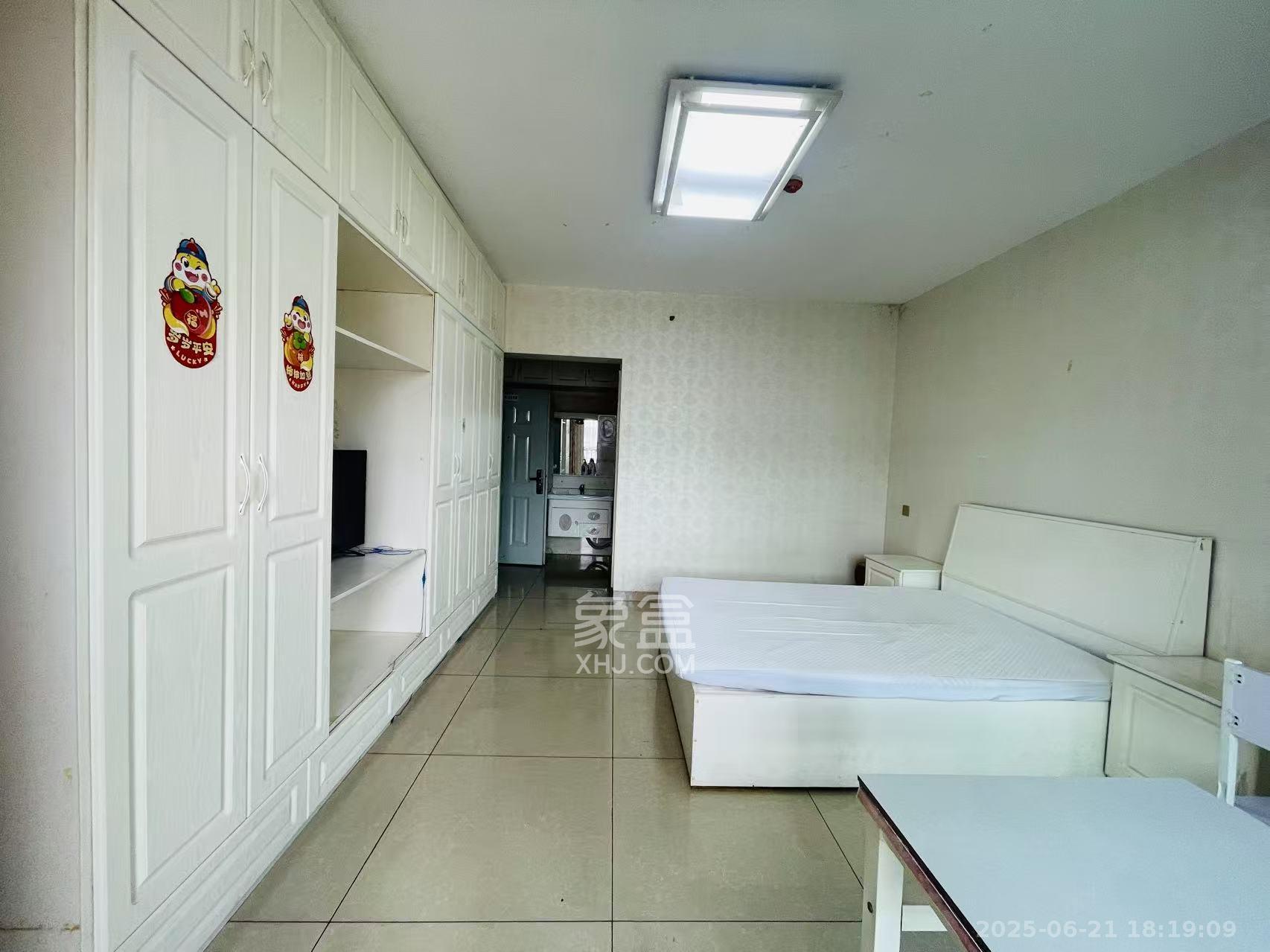 怡海星城  1室1厅1卫    1200.0元/月 怡海星城  1室1厅1卫    1200.0元/月