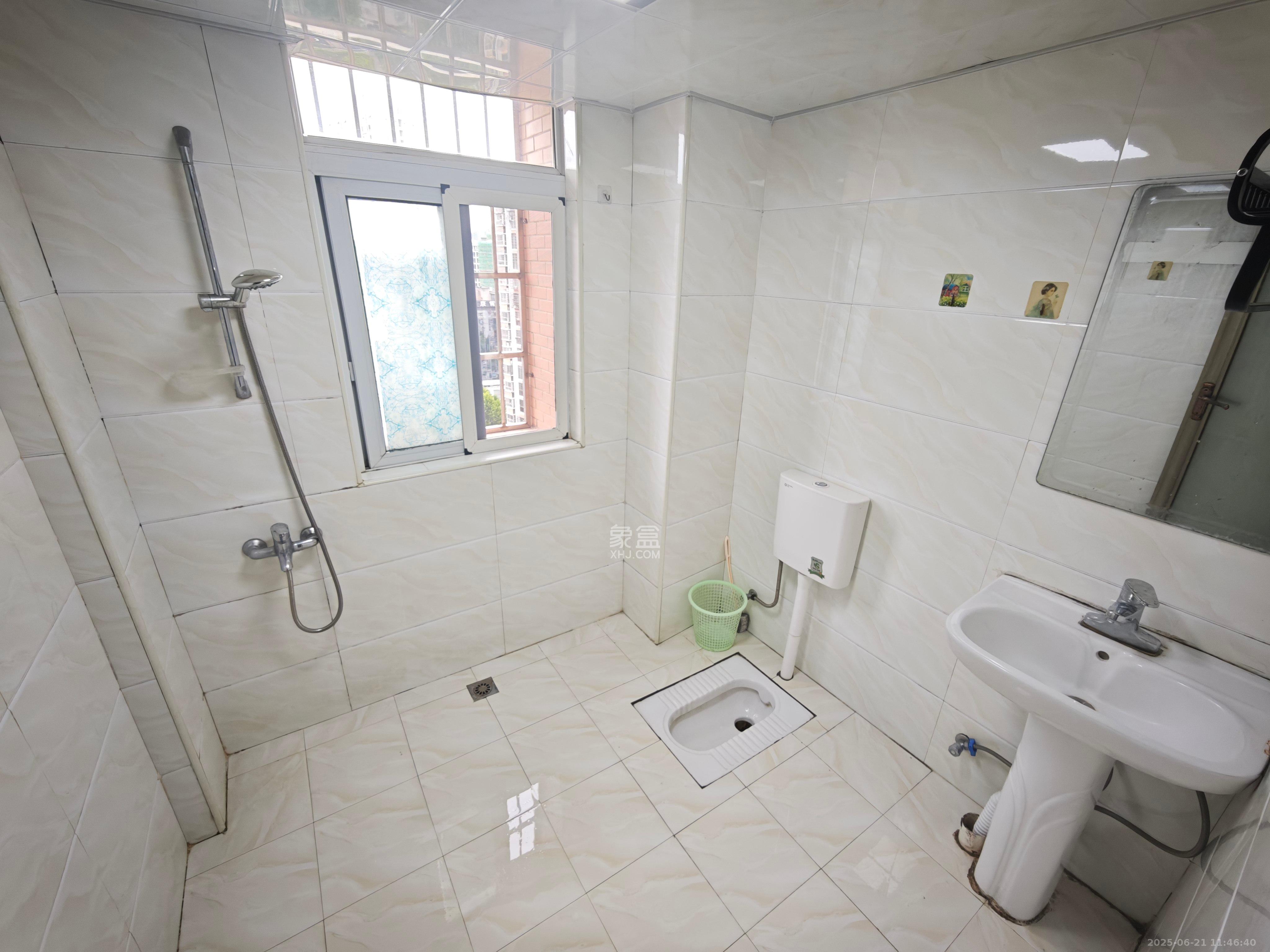 骑龙安置小区 4室2厅1卫 2500.0元/月 骑龙安置小区 4室2厅1卫 2500.0元/月室内图