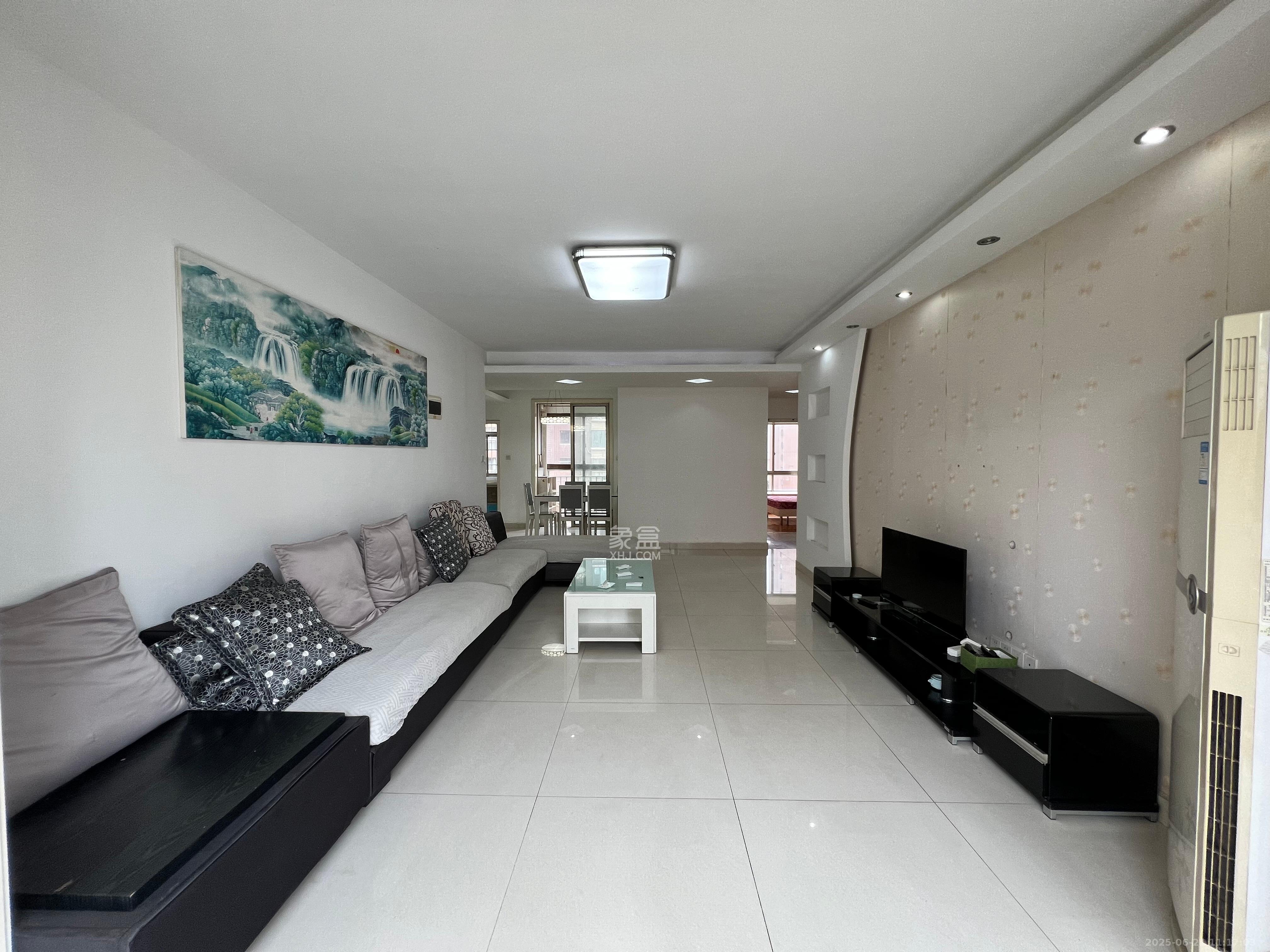 富兴嘉城(富兴汇中央) 3室2厅2卫 2500.0元/月 富兴嘉城(富兴汇中央) 3室2厅2卫 2500.0元/月室内图