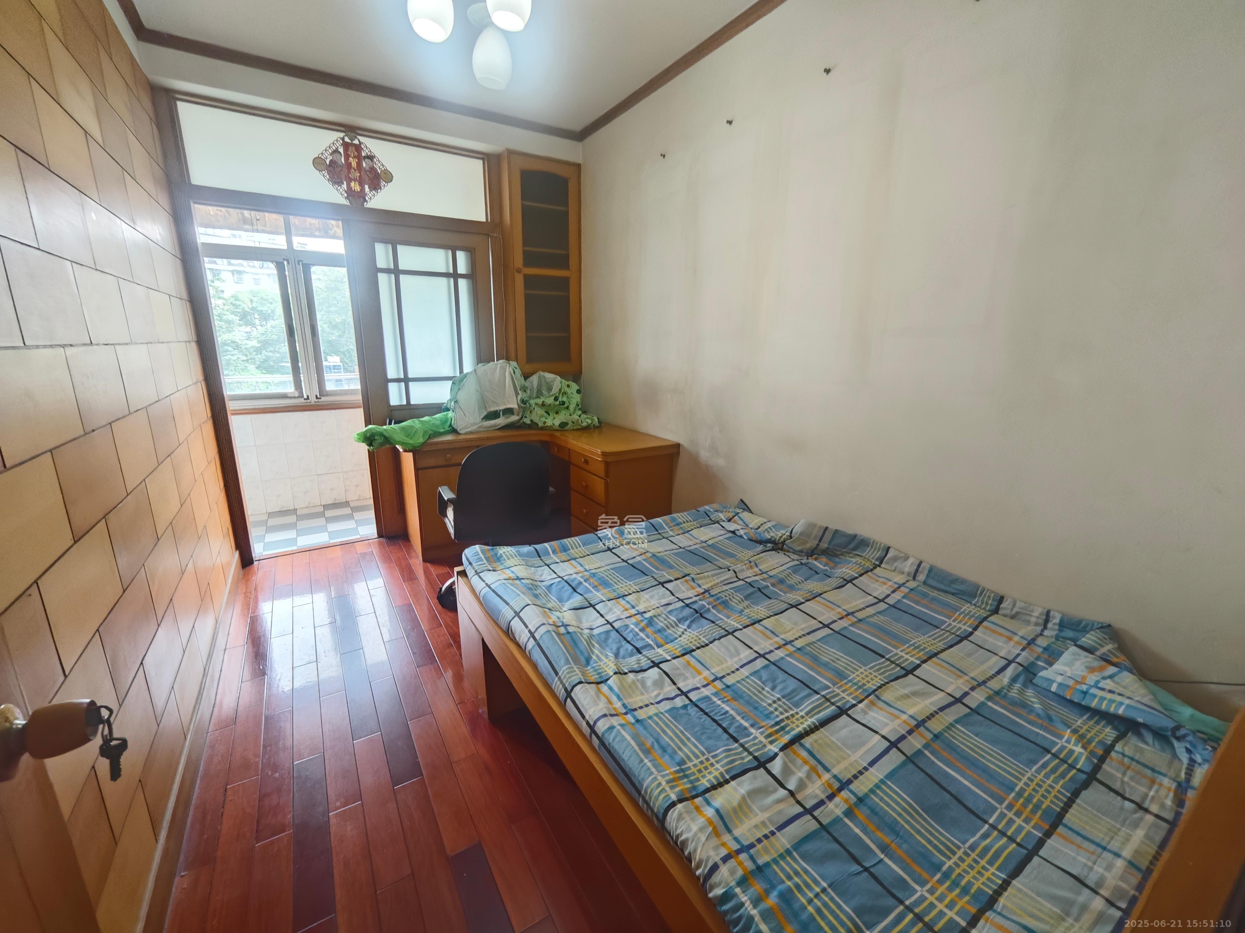 望岳村  3室2厅1卫   2000.00元/月室内图