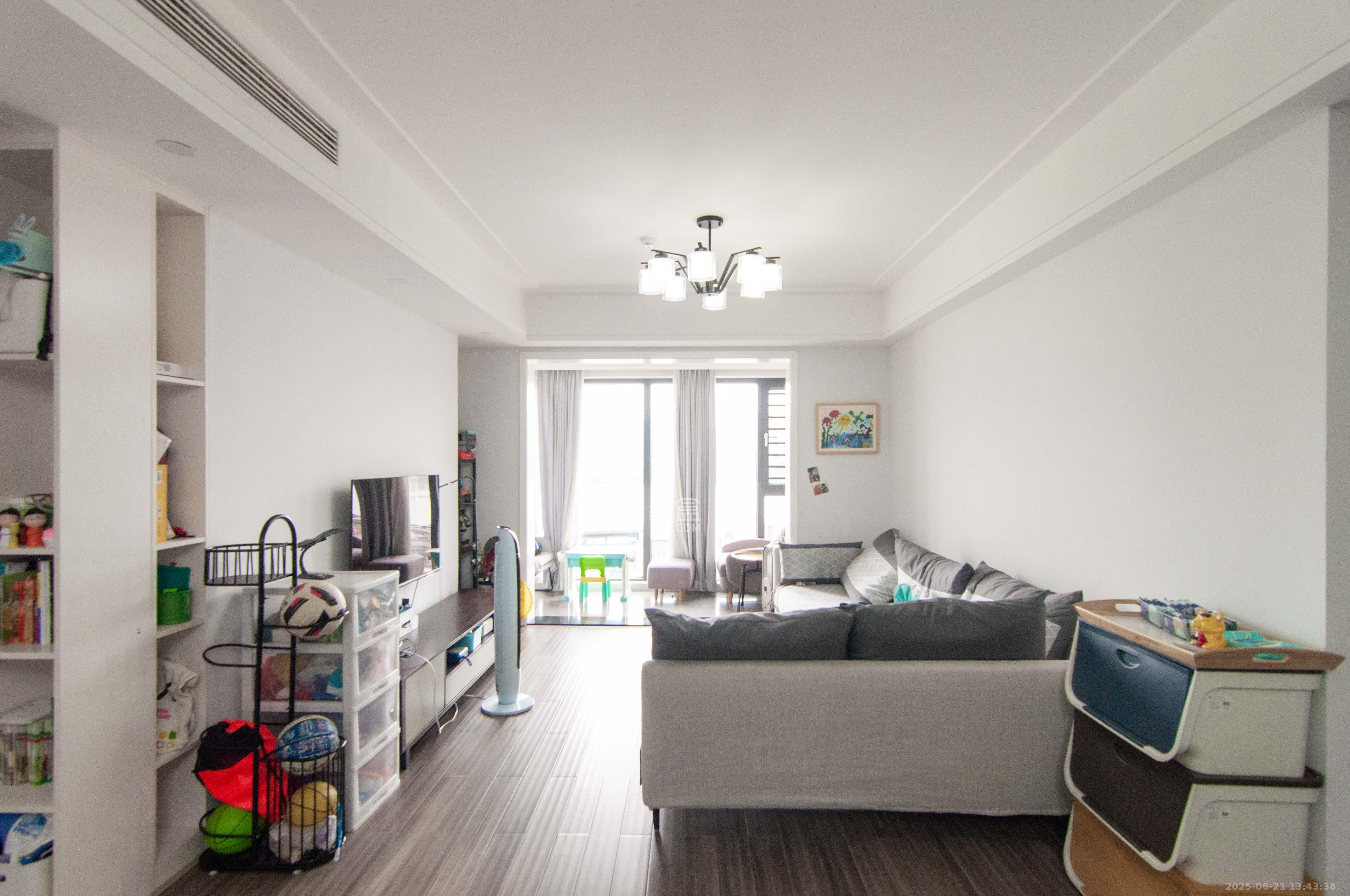 中建梅溪湖中心  4室2厅2卫    240.0万 中建梅溪湖中心  4室2厅2卫    240.0万