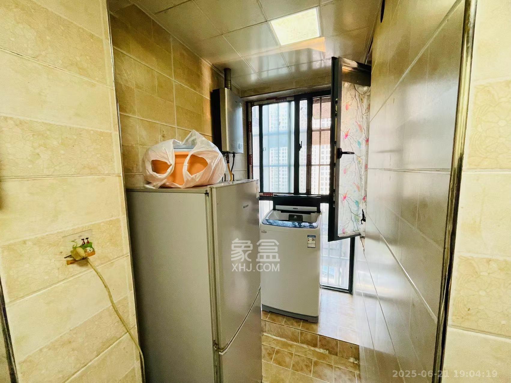 泰龙华府 3室2厅1卫 2200.0元/月 泰龙华府 3室2厅1卫 2200.0元/月室内图