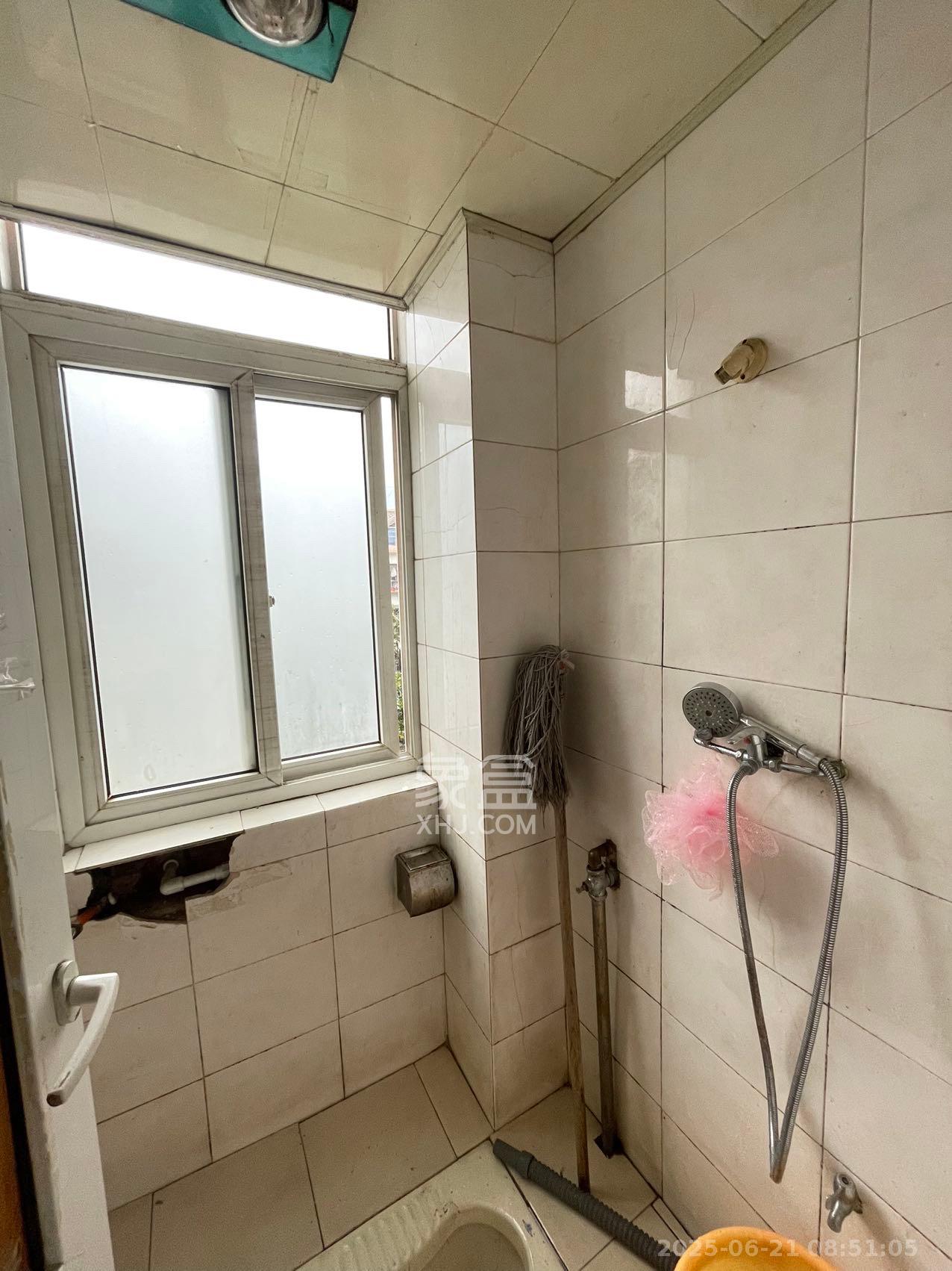 火炬村 3室1厅1卫 1500.0元/月 火炬村 3室1厅1卫 1500.0元/月室内图