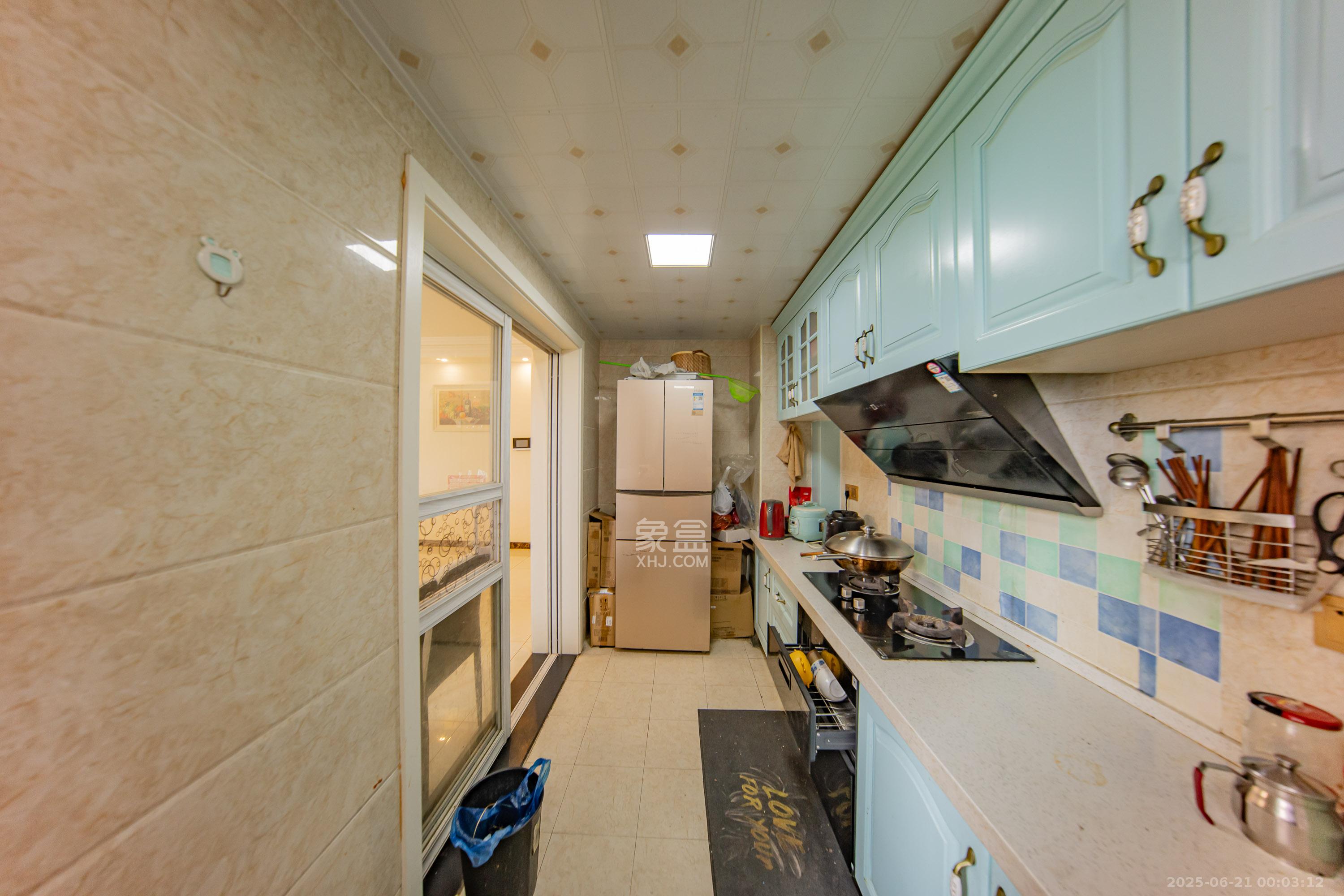 华润橡树湾 4室2厅2卫 102.8万 华润橡树湾 4室2厅2卫 102.8万厨房