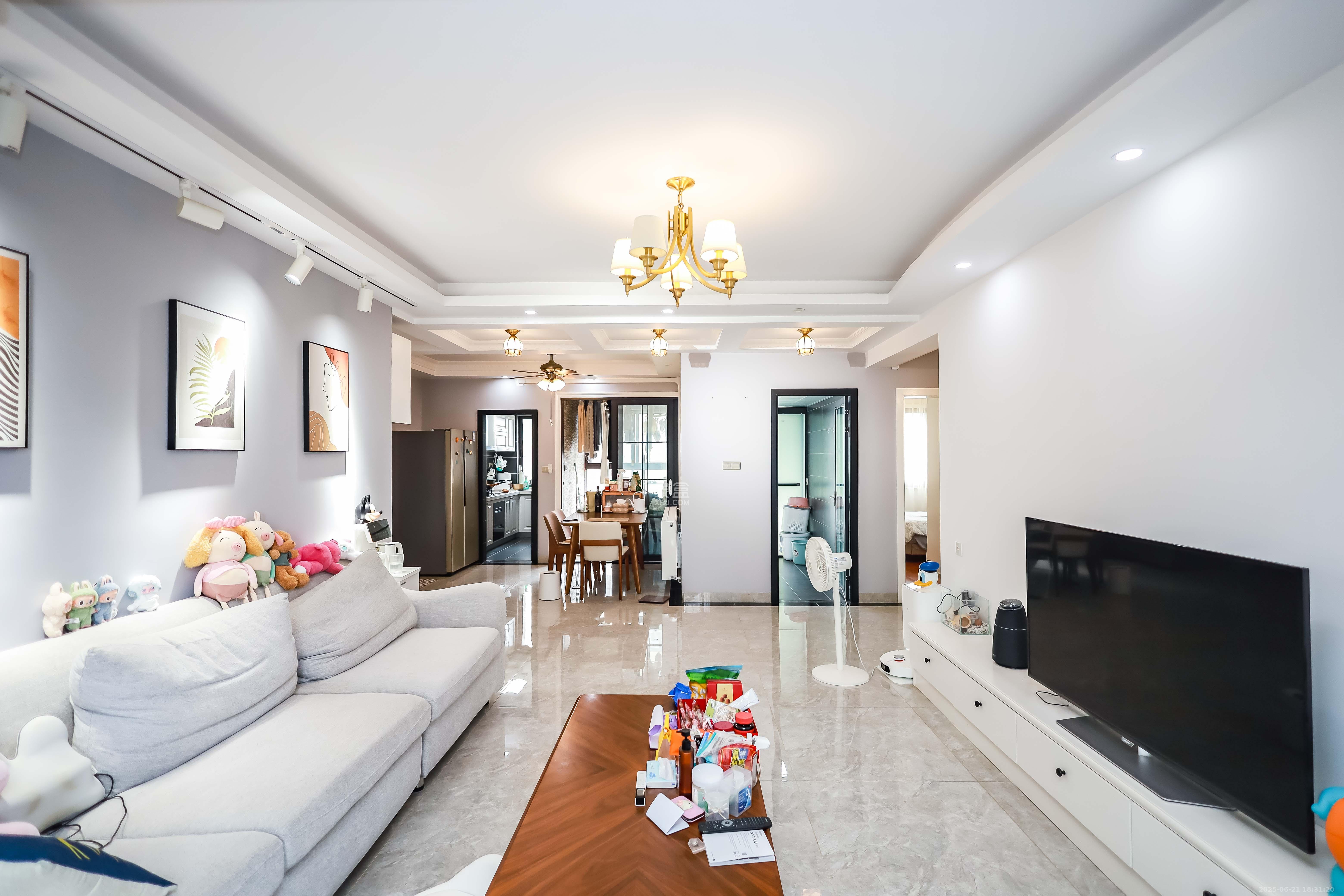 奥克斯缔壹城  3室2厅2卫    121.8万 奥克斯缔壹城  3室2厅2卫    121.8万客厅