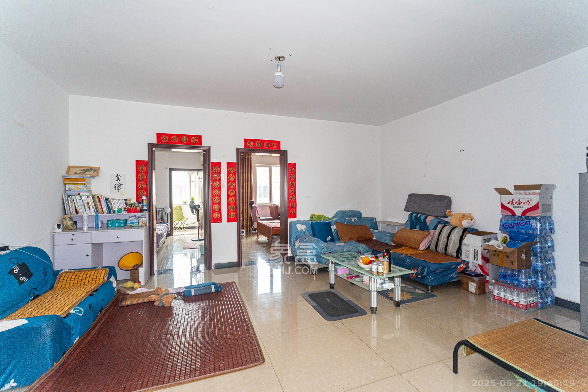 恒广国际物流园  3室2厅2卫    39.8万 恒广国际物流园  3室2厅2卫    39.8万客厅