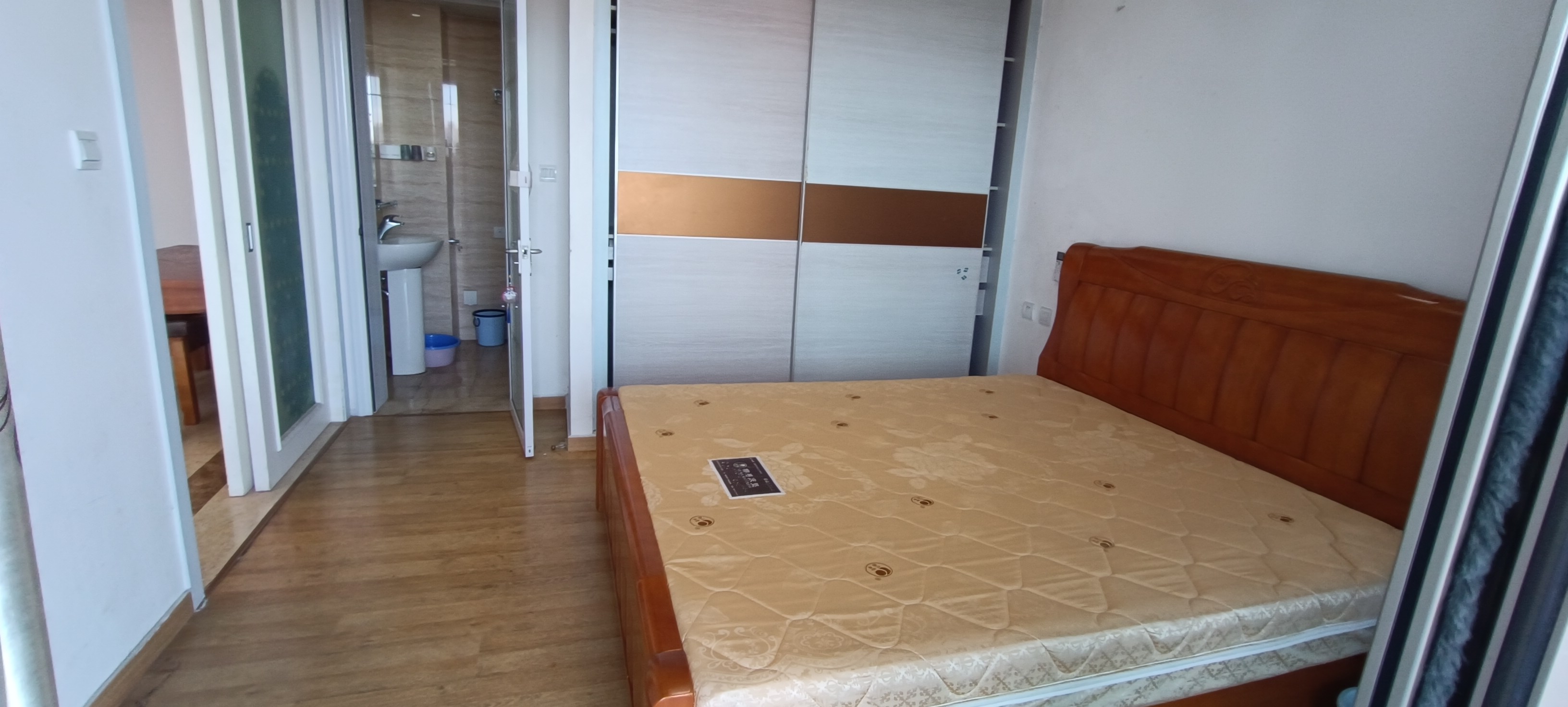 外滩中心  1室1厅1卫    2500.0元/月 外滩中心  1室1厅1卫    2500.0元/月室内图