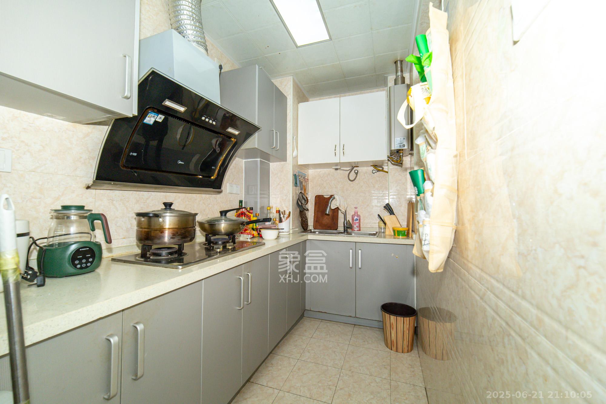 金科时代中心 3室2厅1卫 48.8万 金科时代中心 3室2厅1卫 48.8万厨房