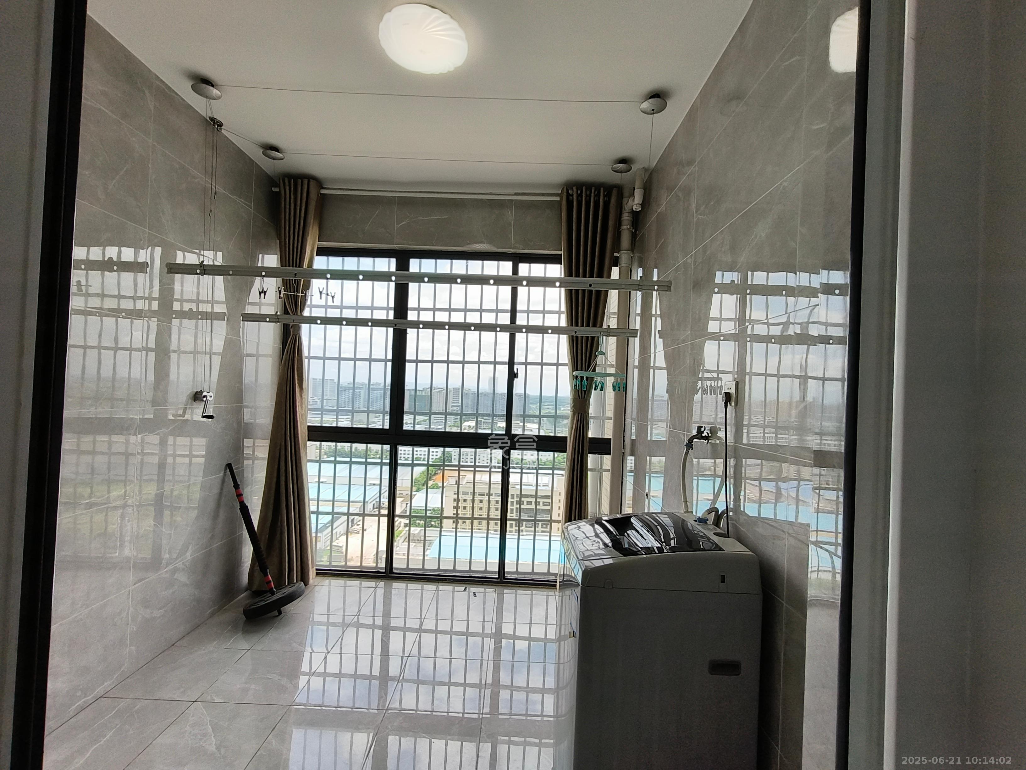 光明城市(星辰青年城) 5室2厅2卫 2200.0元/月 光明城市(星辰青年城) 5室2厅2卫 2200.0元/月室内图