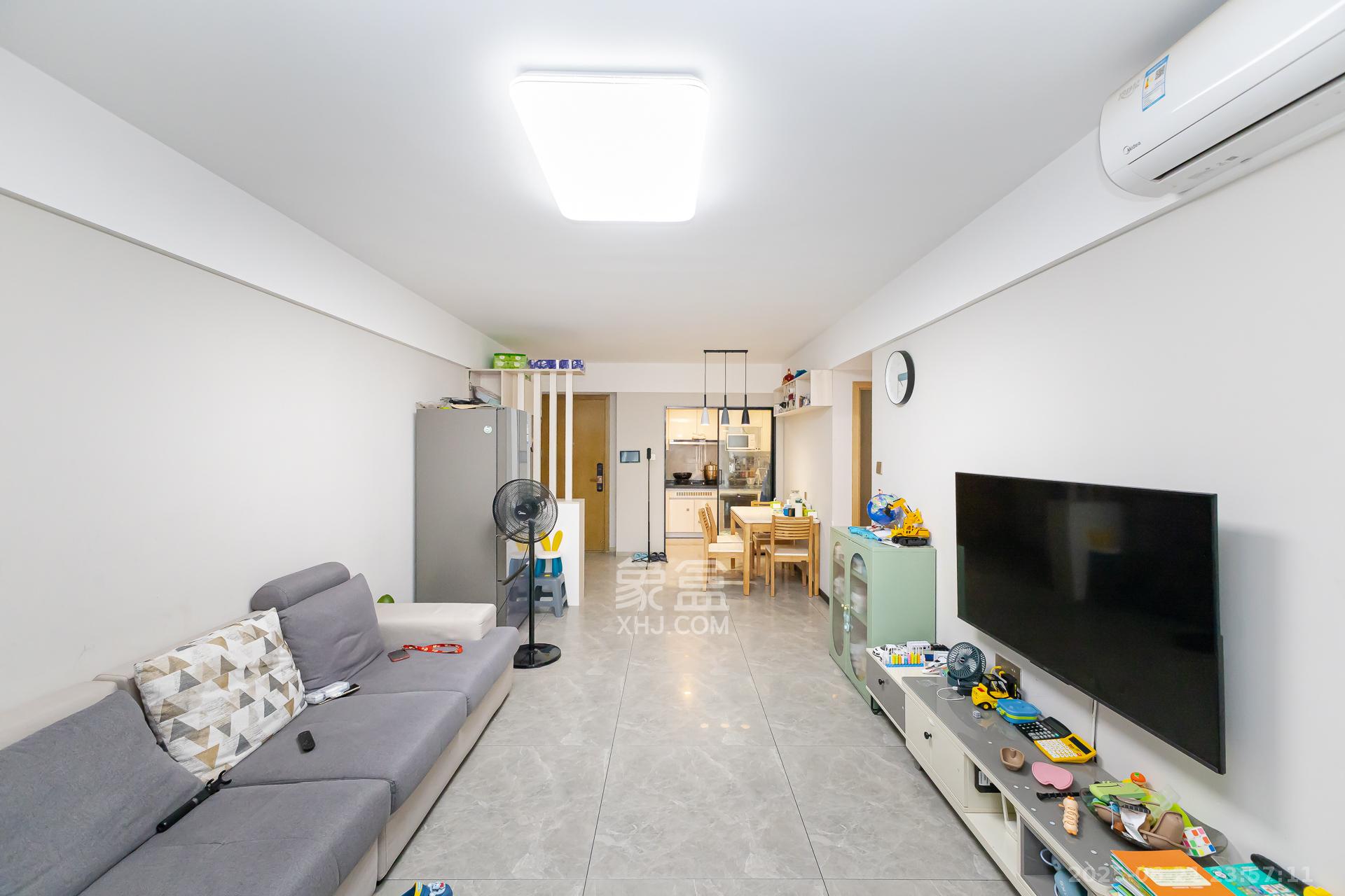 时代倾城四期 2室2厅1卫 72.0万 时代倾城四期 2室2厅1卫 72.0万客厅