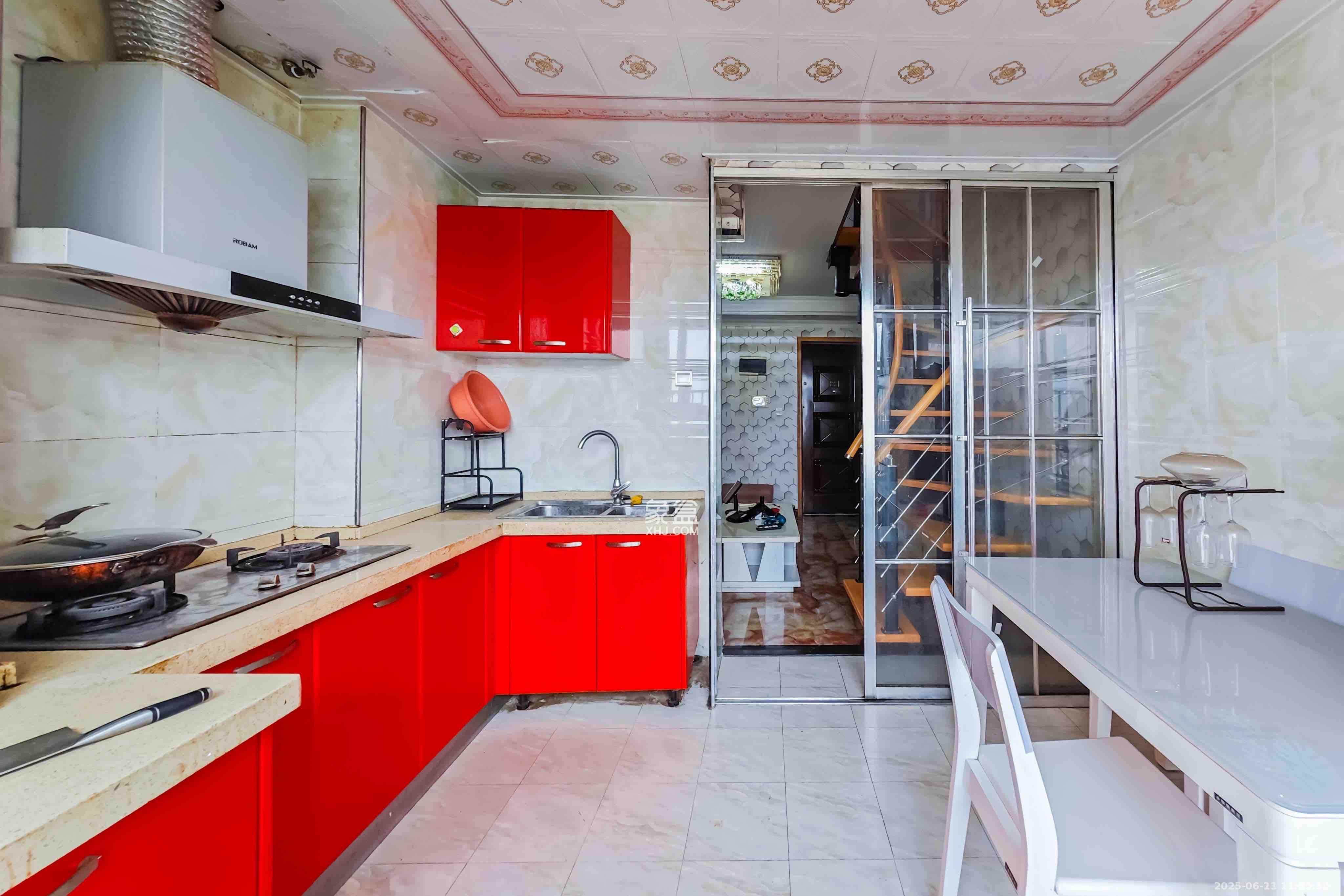 金色loft(鑫秋大厦)  2室2厅1卫    2000.0元/月 金色loft(鑫秋大厦)  2室2厅1卫    2000.0元/月室内图