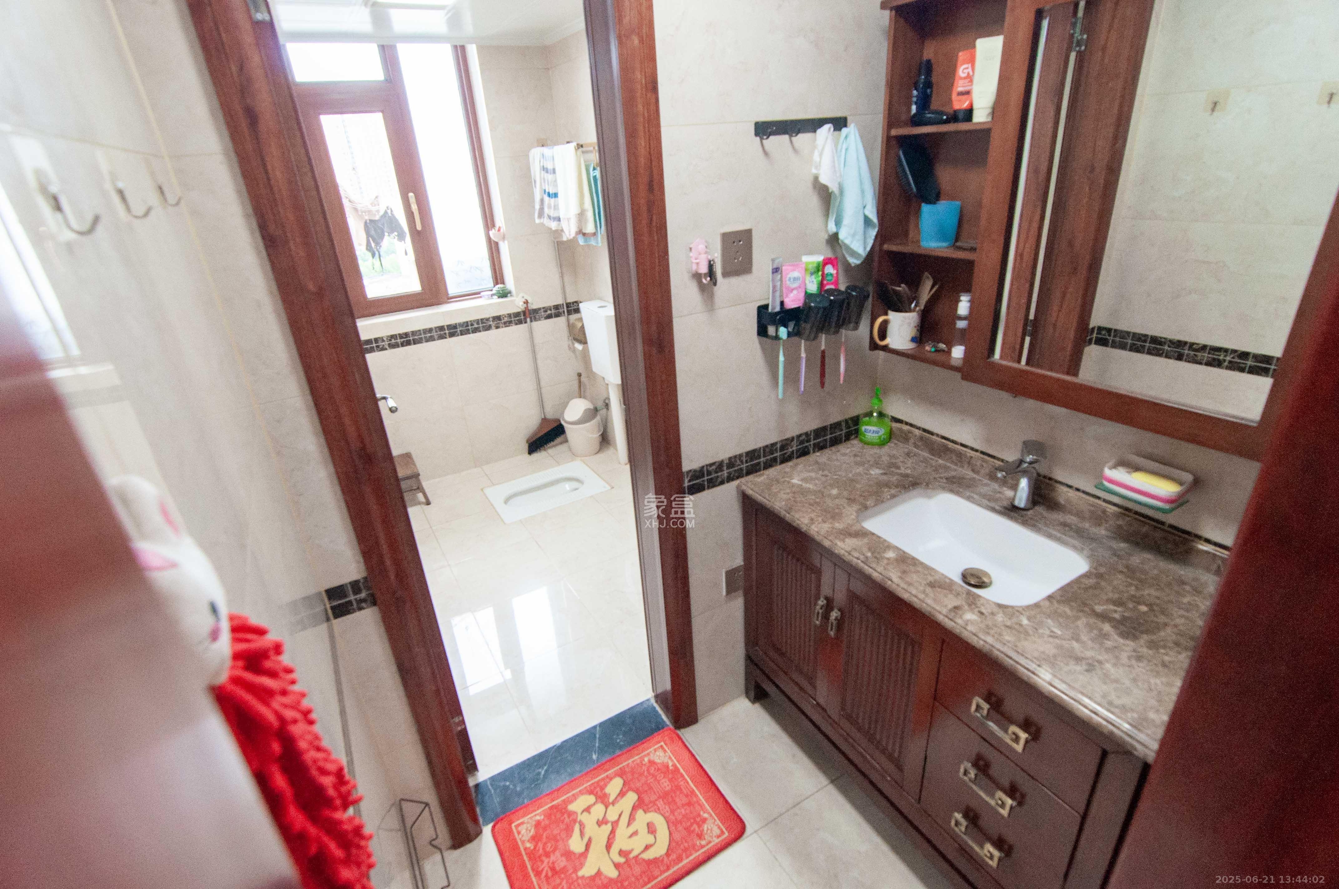 长房梅溪香山 4室2厅2卫 348.0万 长房梅溪香山 4室2厅2卫 348.0万卫生间