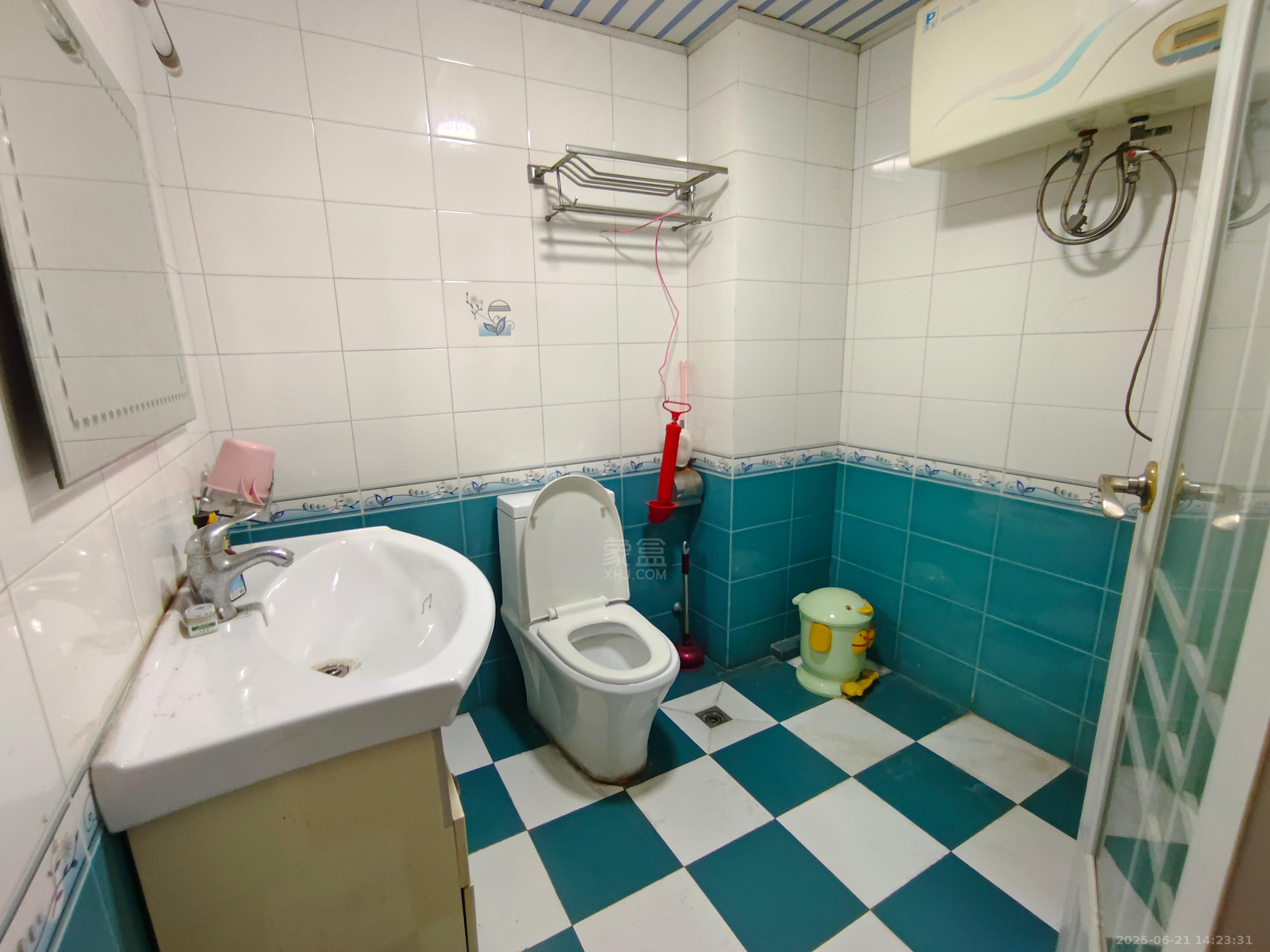 长城小区 4室2厅2卫 1350.0元/月 长城小区 4室2厅2卫 1350.0元/月室内图